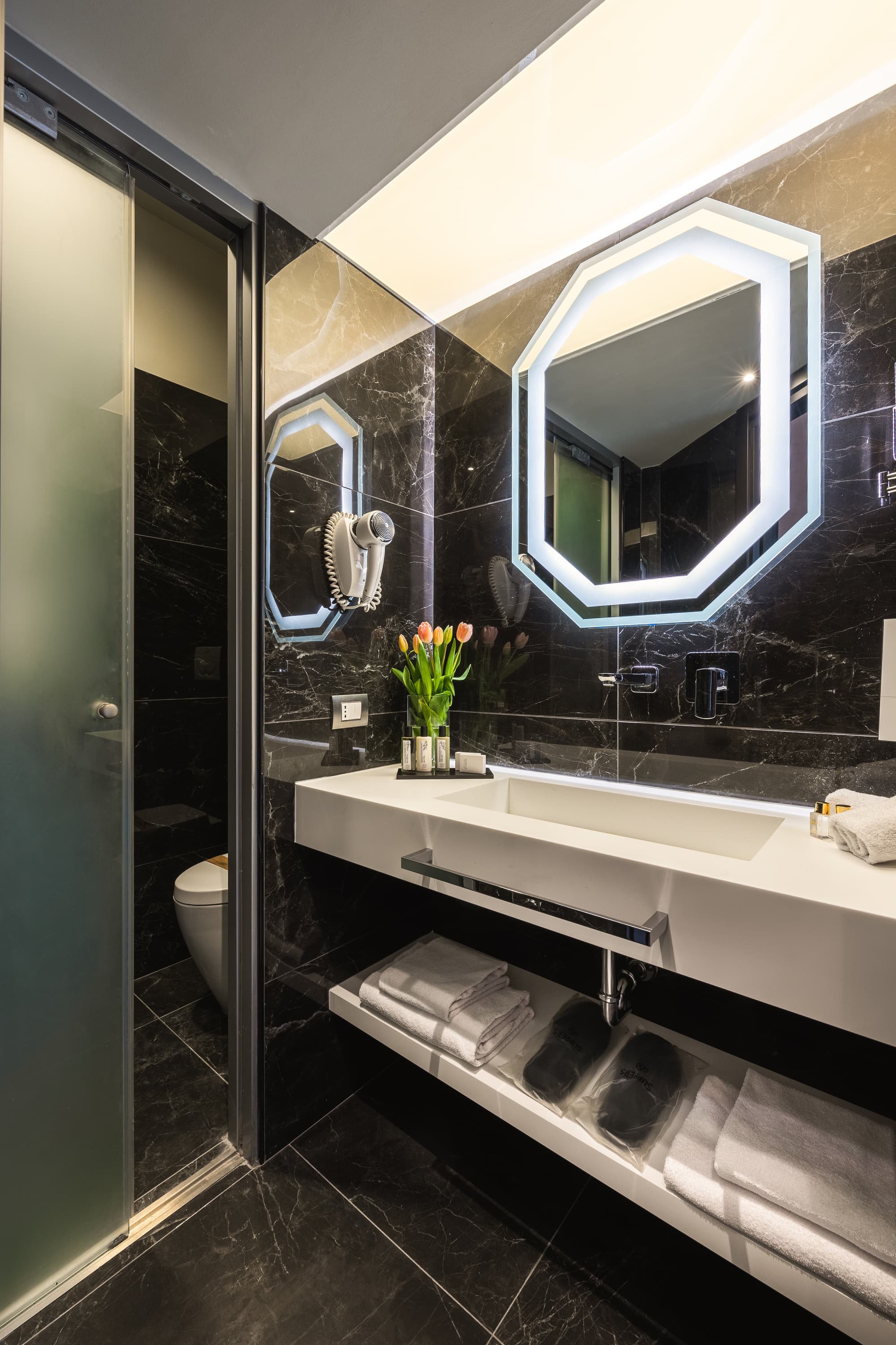 Dharma Luxury Hotel, Room