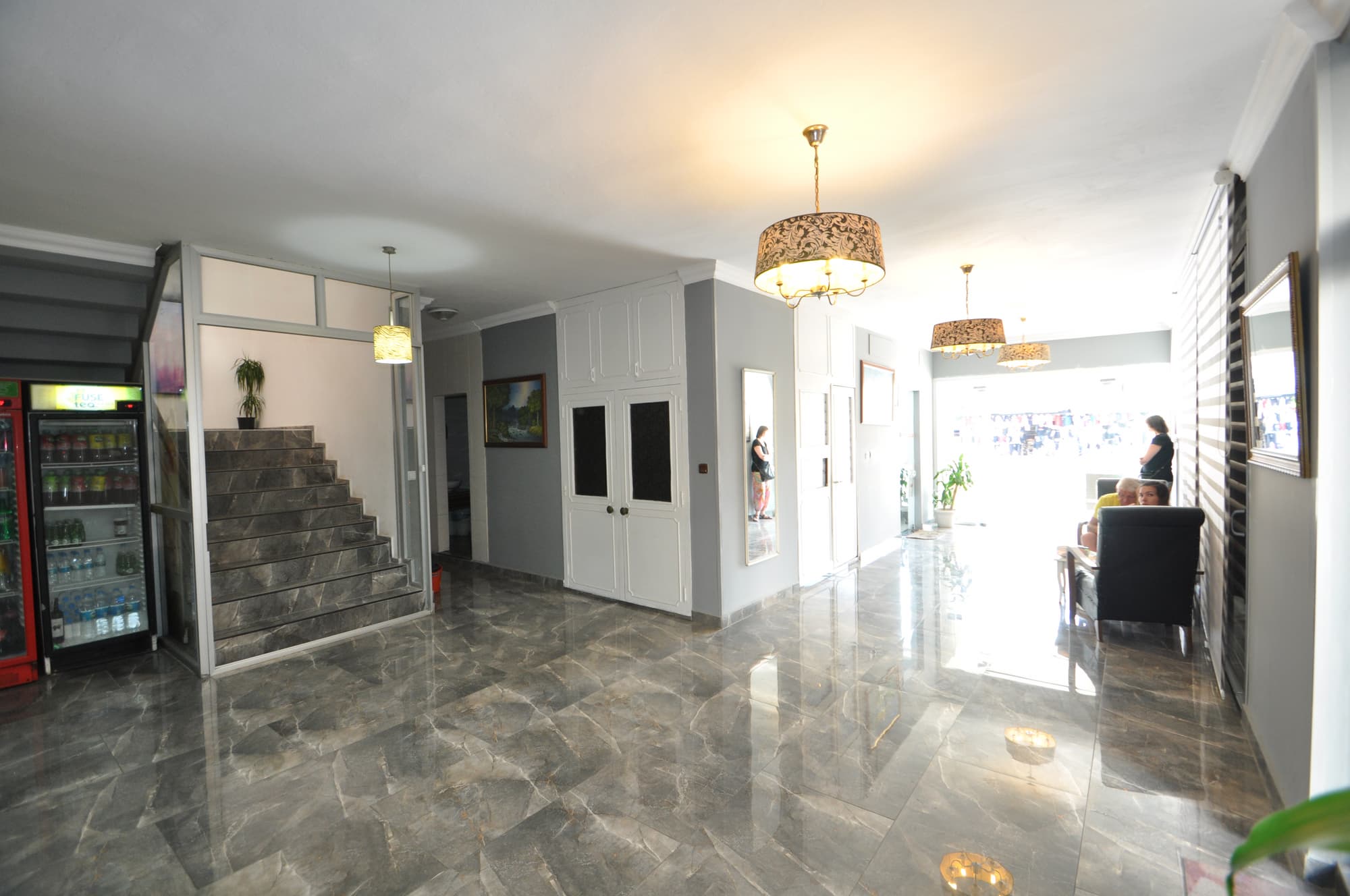 Reis Maris, Lobby