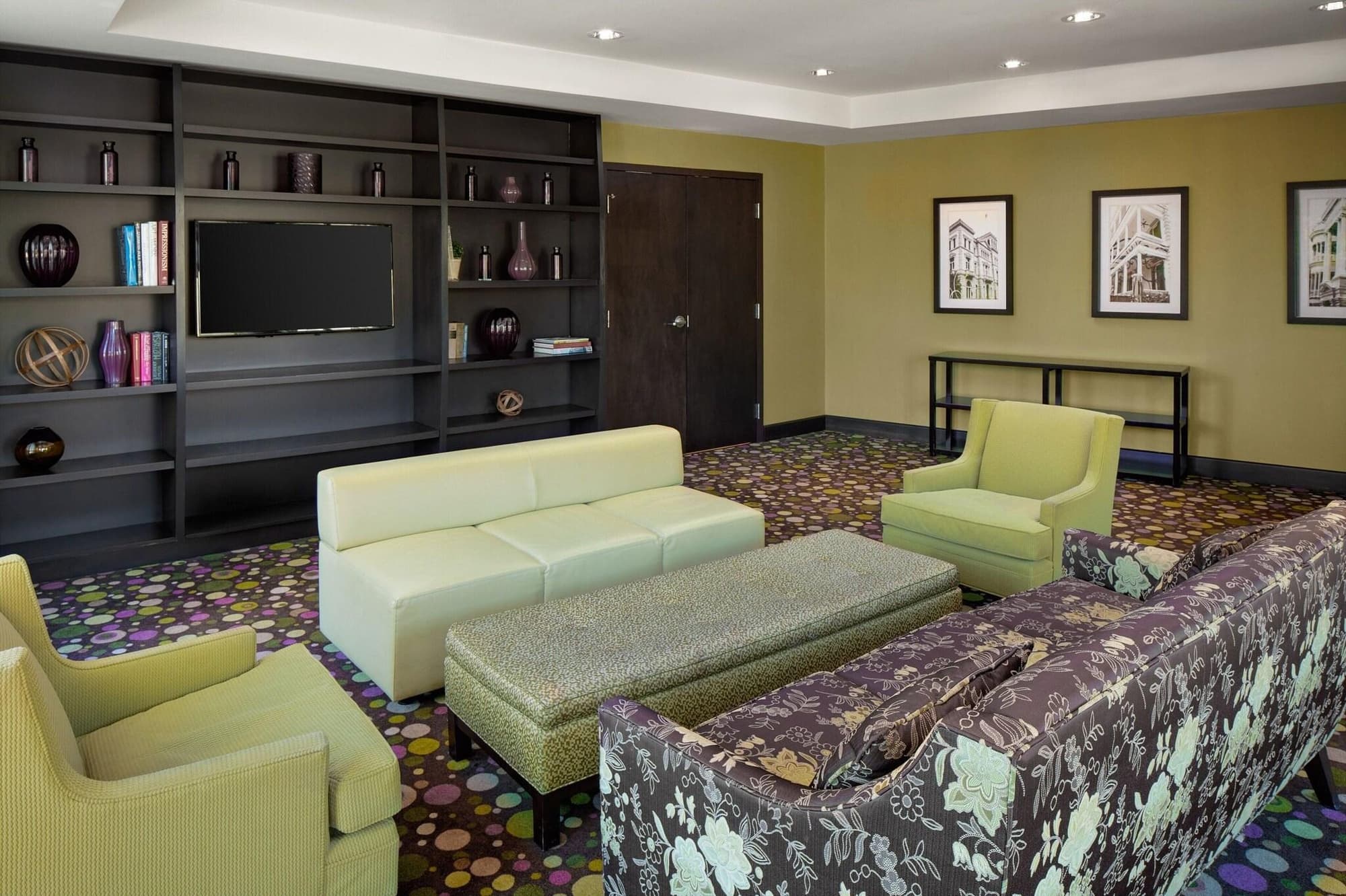 The Limited Charleston, General view