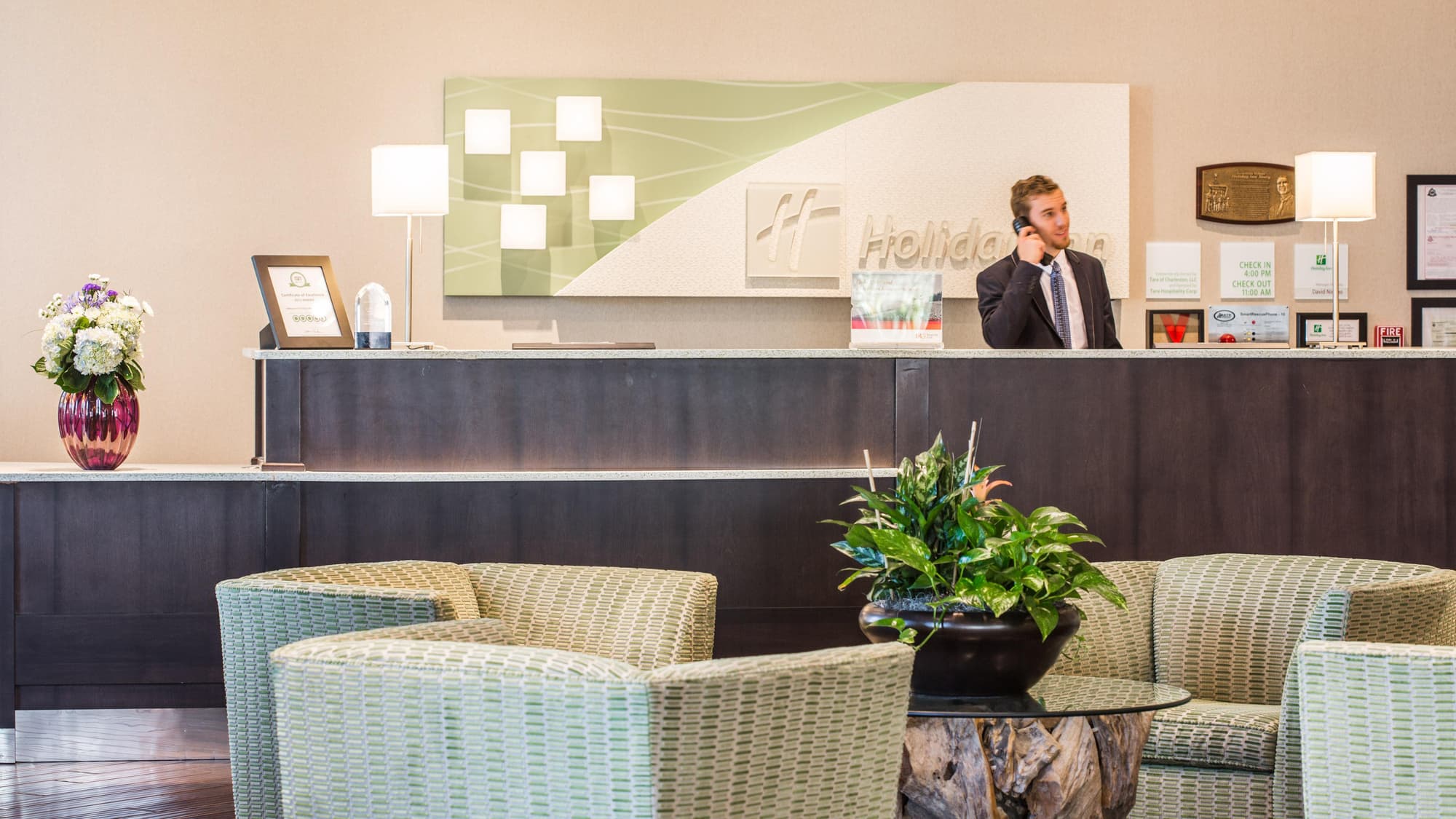 The Limited Charleston, Lobby