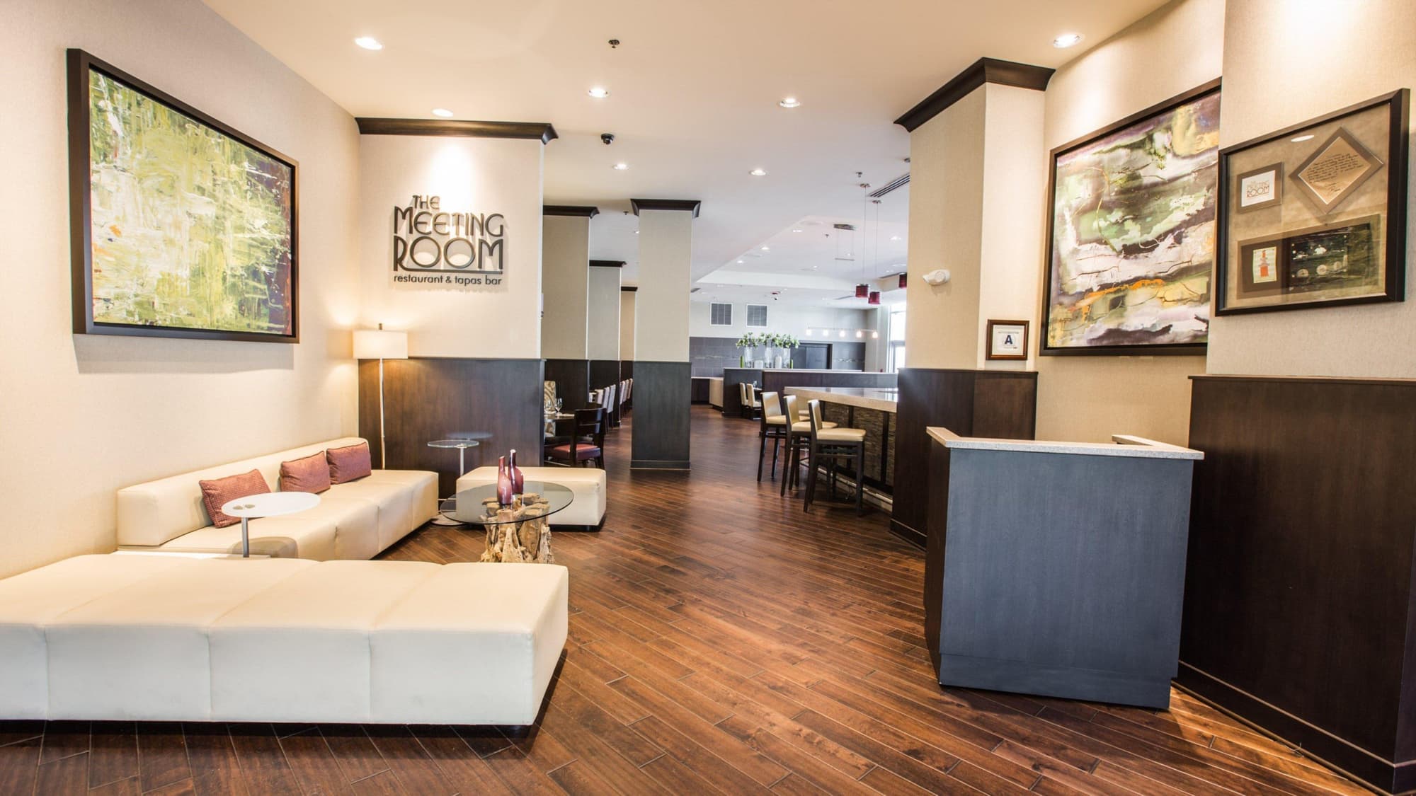 The Limited Charleston, Lobby