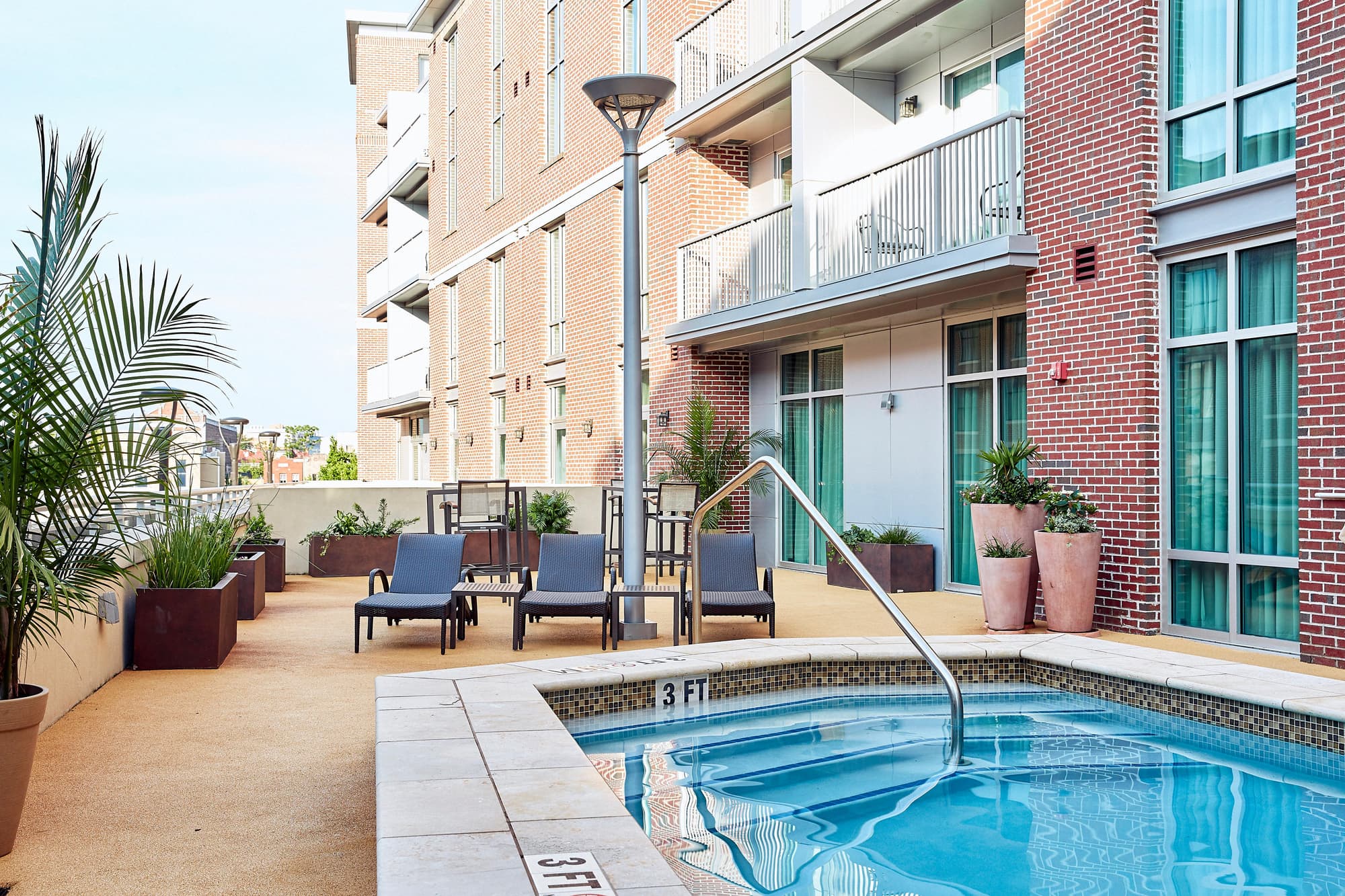 The Limited Charleston, Lobby