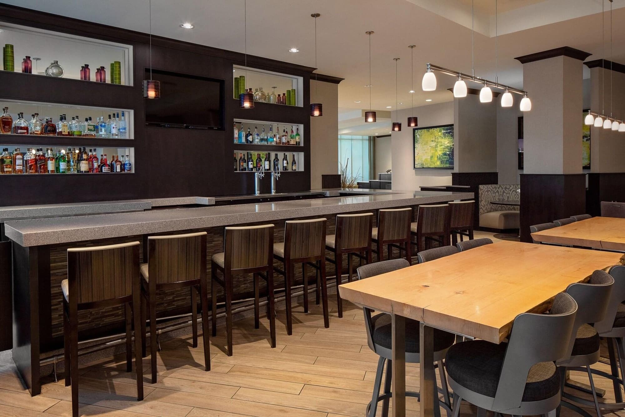 The Limited Charleston, Lobby