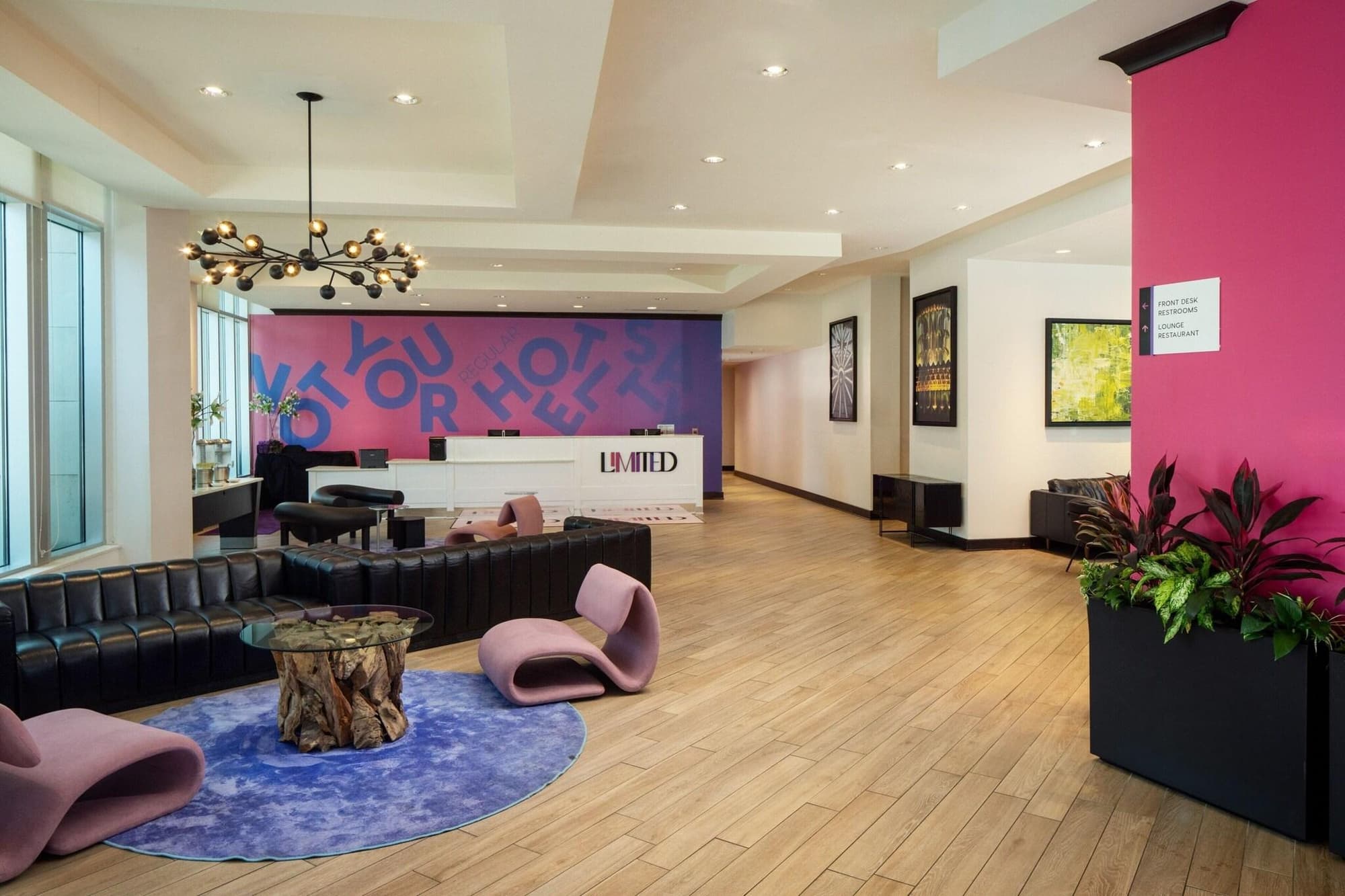 The Limited Charleston, Lobby