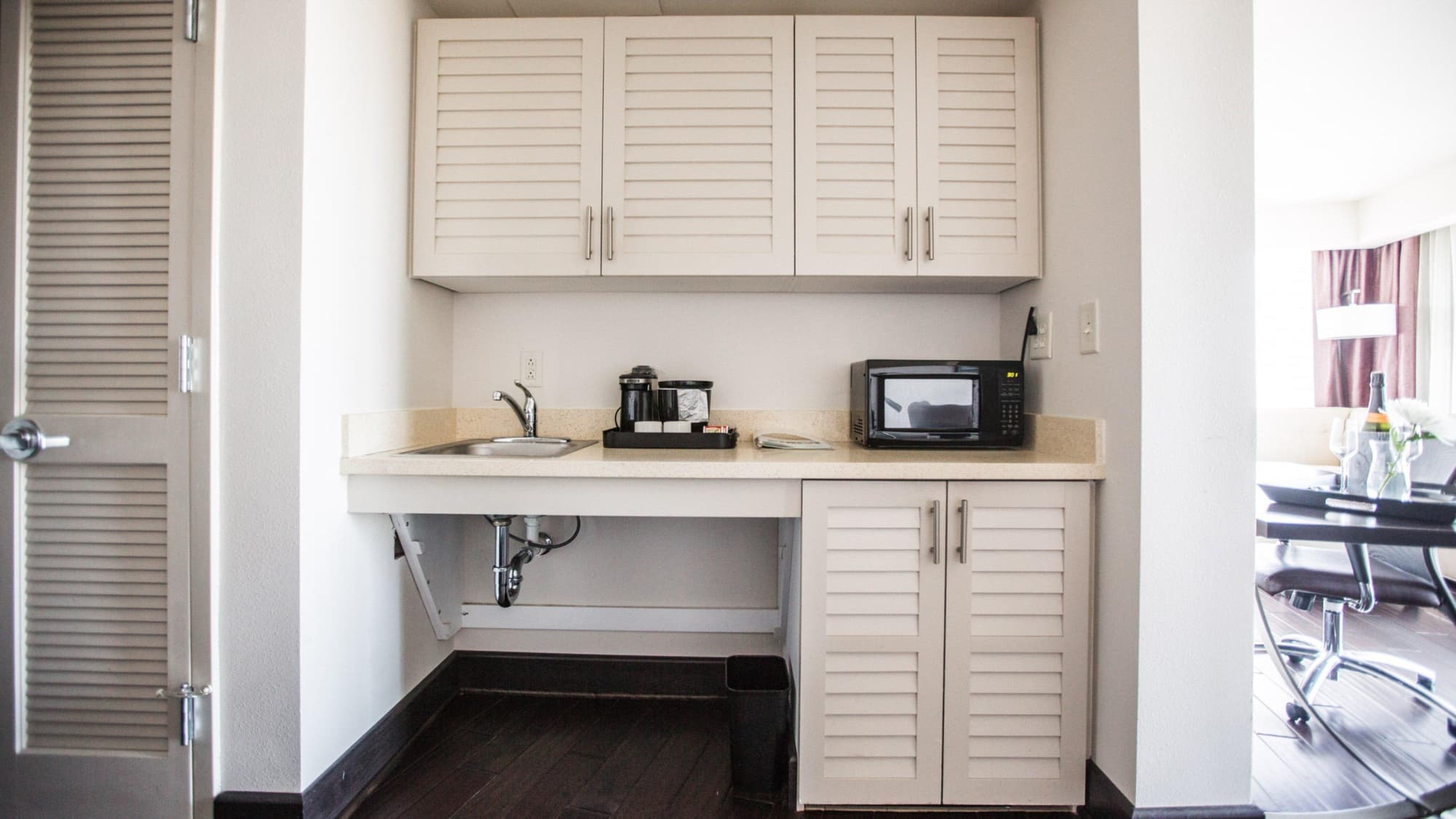 The Limited Charleston, Room