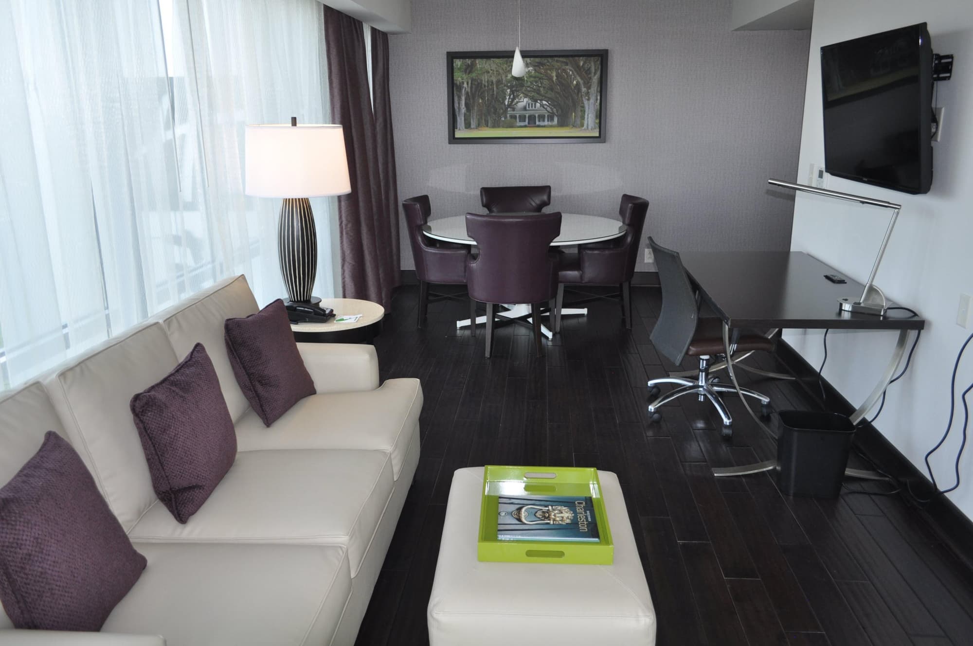 The Limited Charleston, Room