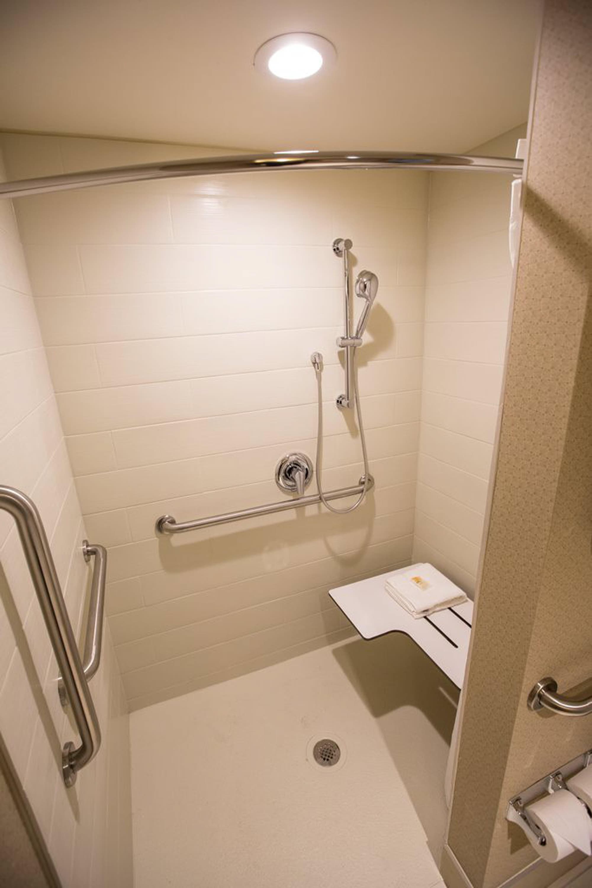 The Limited Charleston, Room