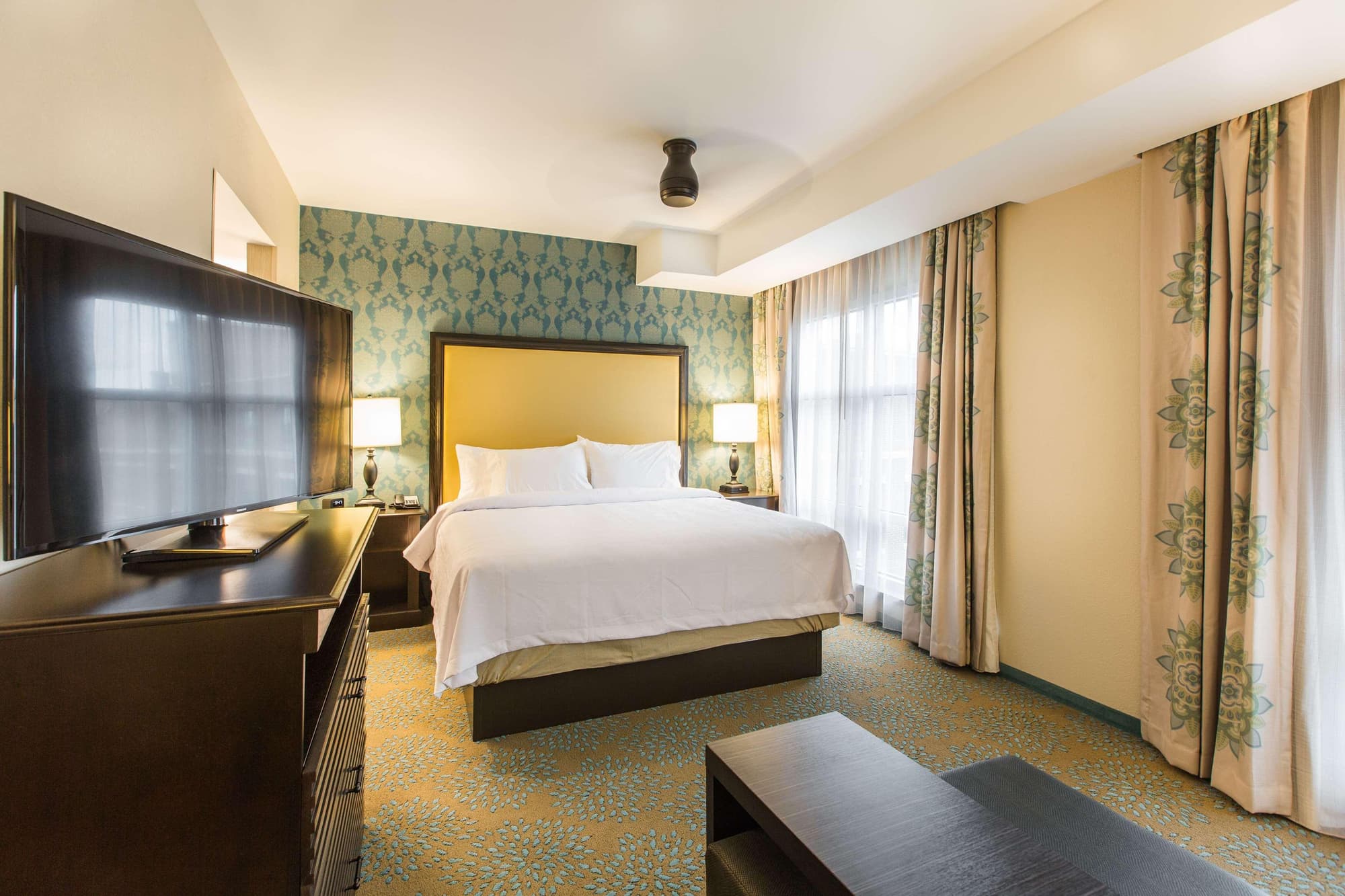 The Limited Charleston, Room