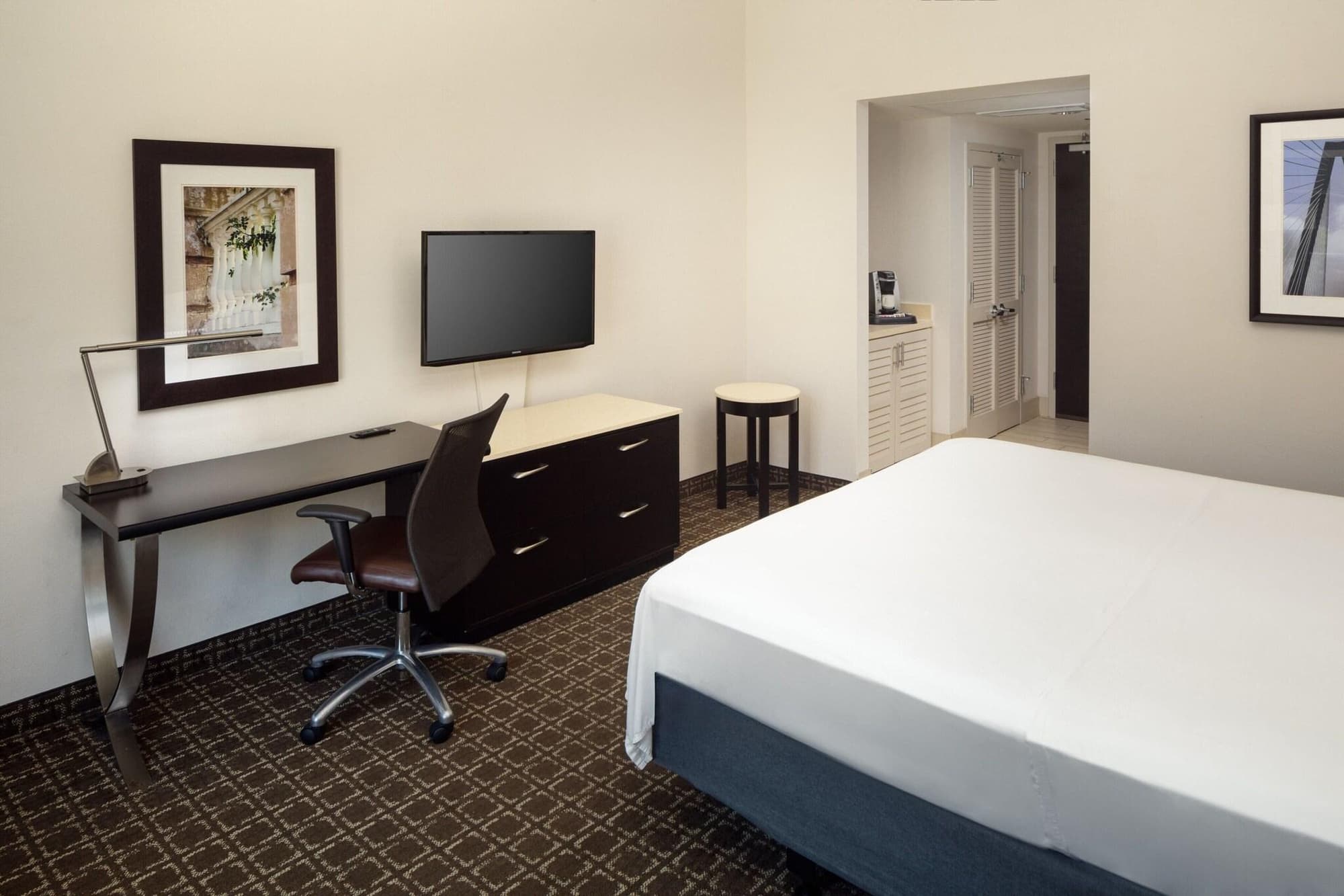 The Limited Charleston, Room