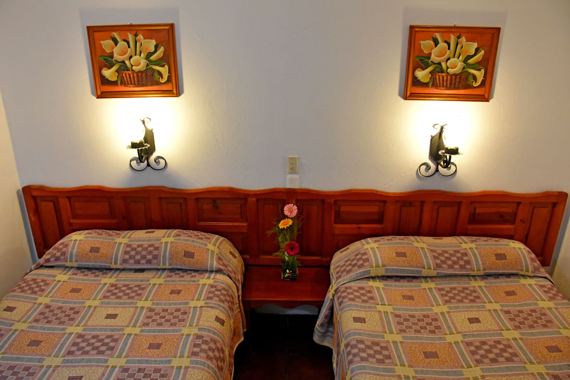 San Luis, Room