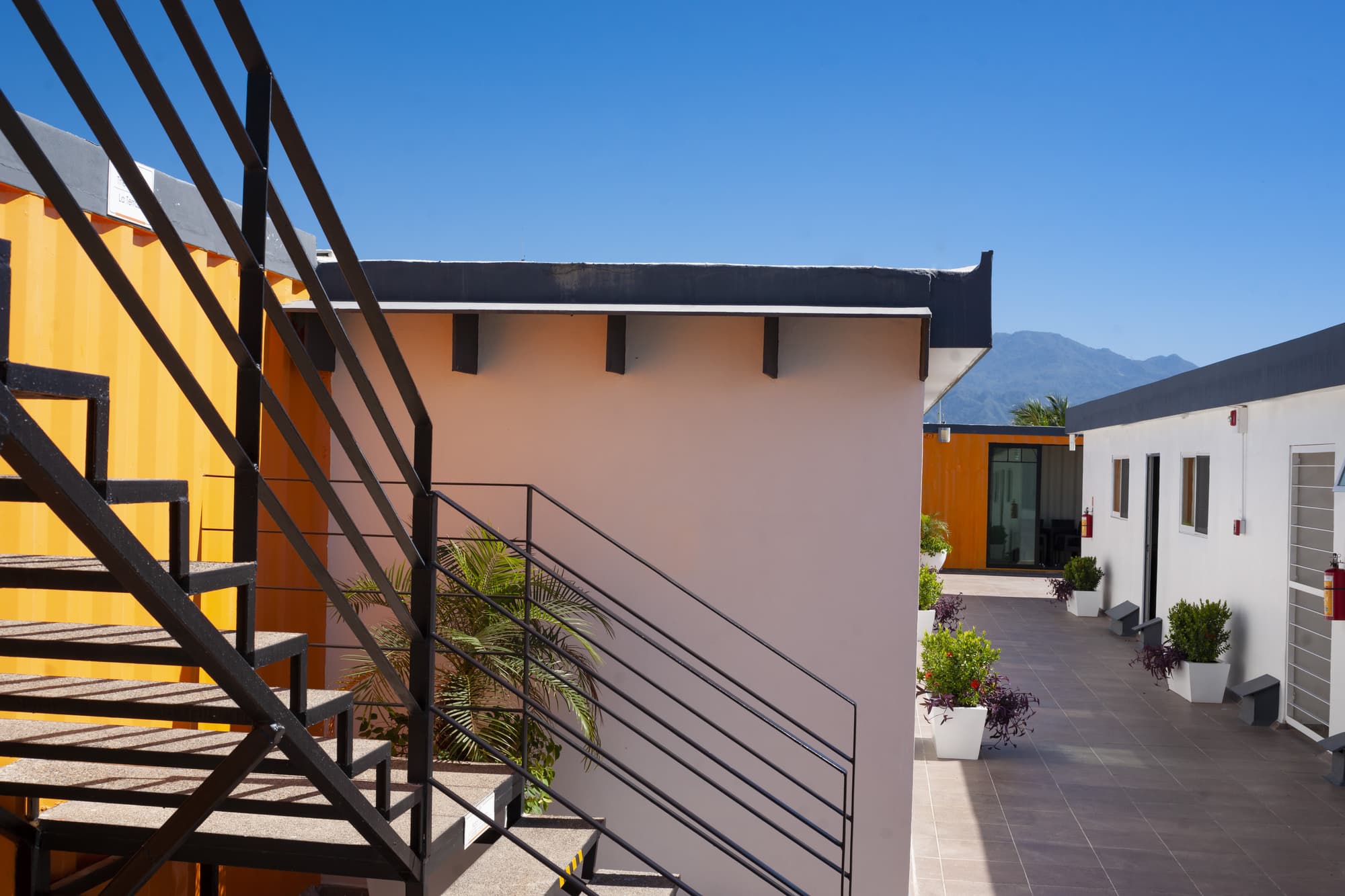 Container inn Hotel Aeropuerto, General view