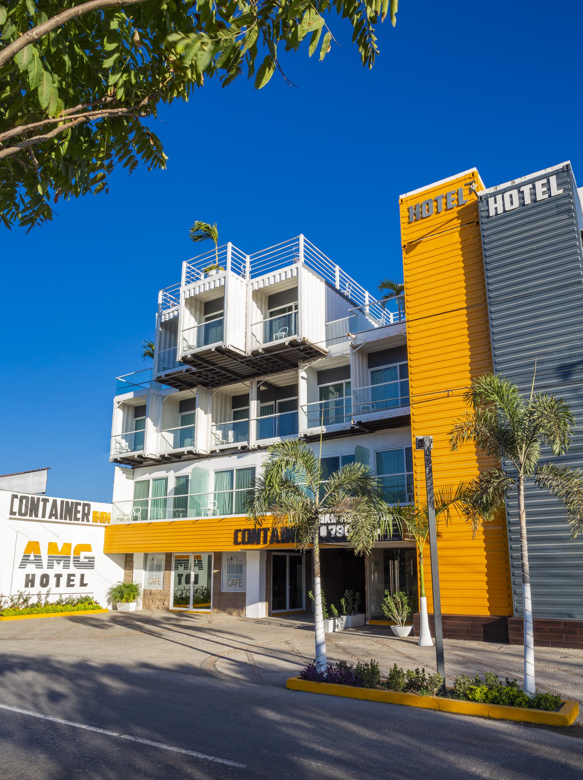 Container inn Hotel Aeropuerto, General view