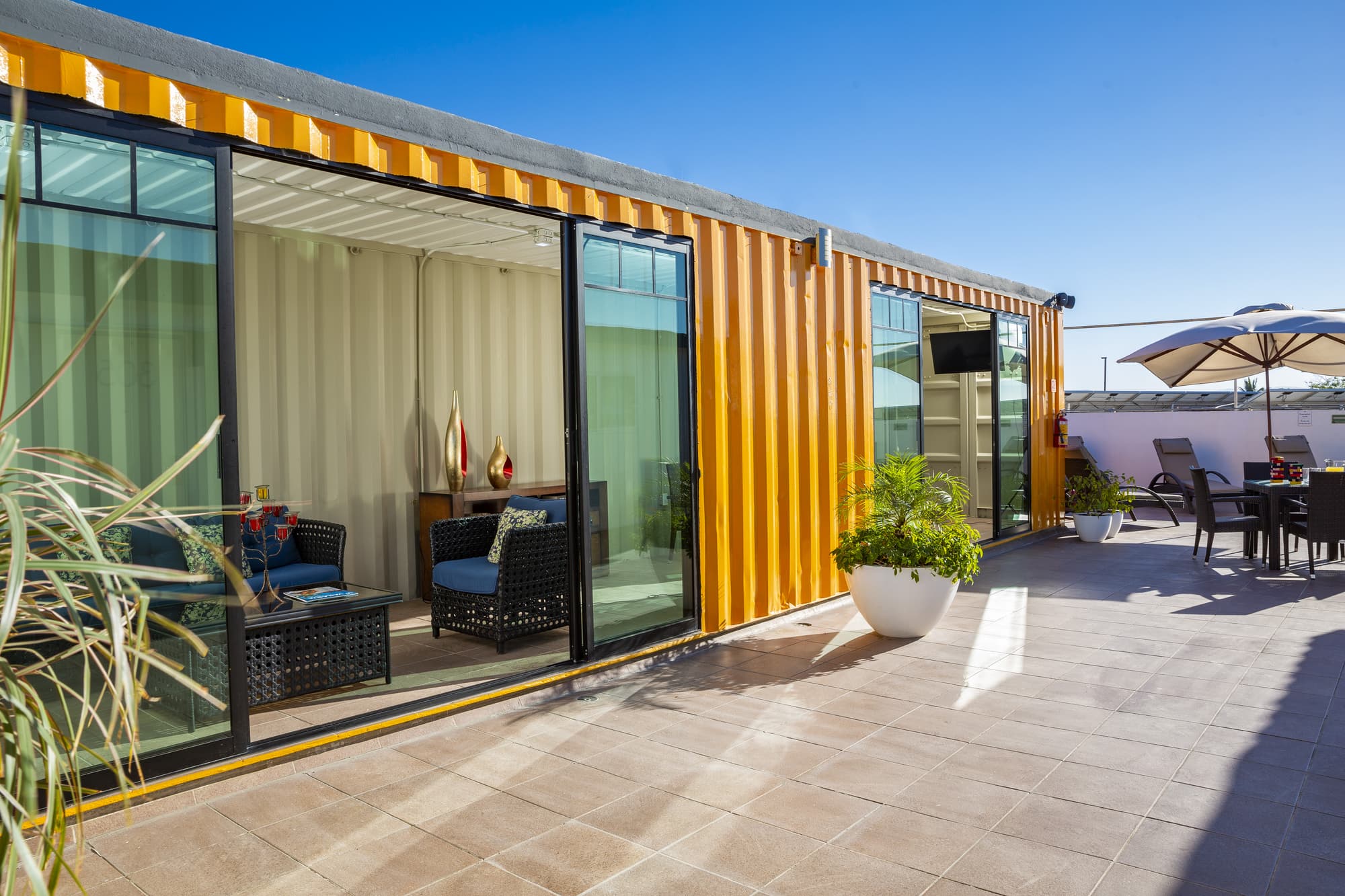 Container inn Hotel Aeropuerto, Terrace