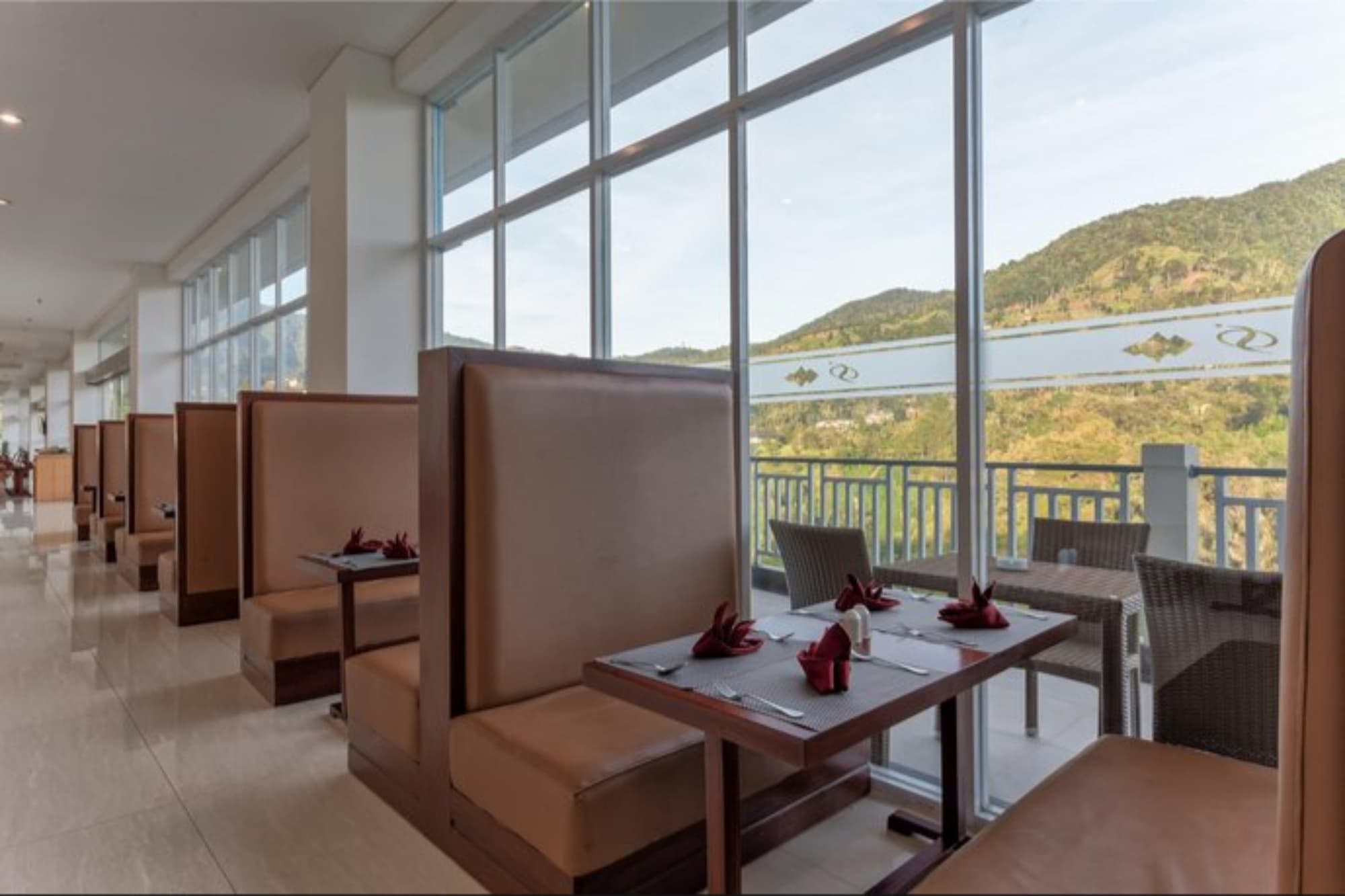 Le Eminence Puncak Hotel Convention and Resort, Restaurant