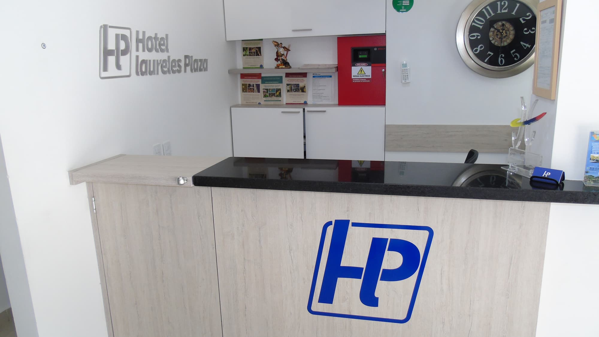 Laureles Plaza, Lobby