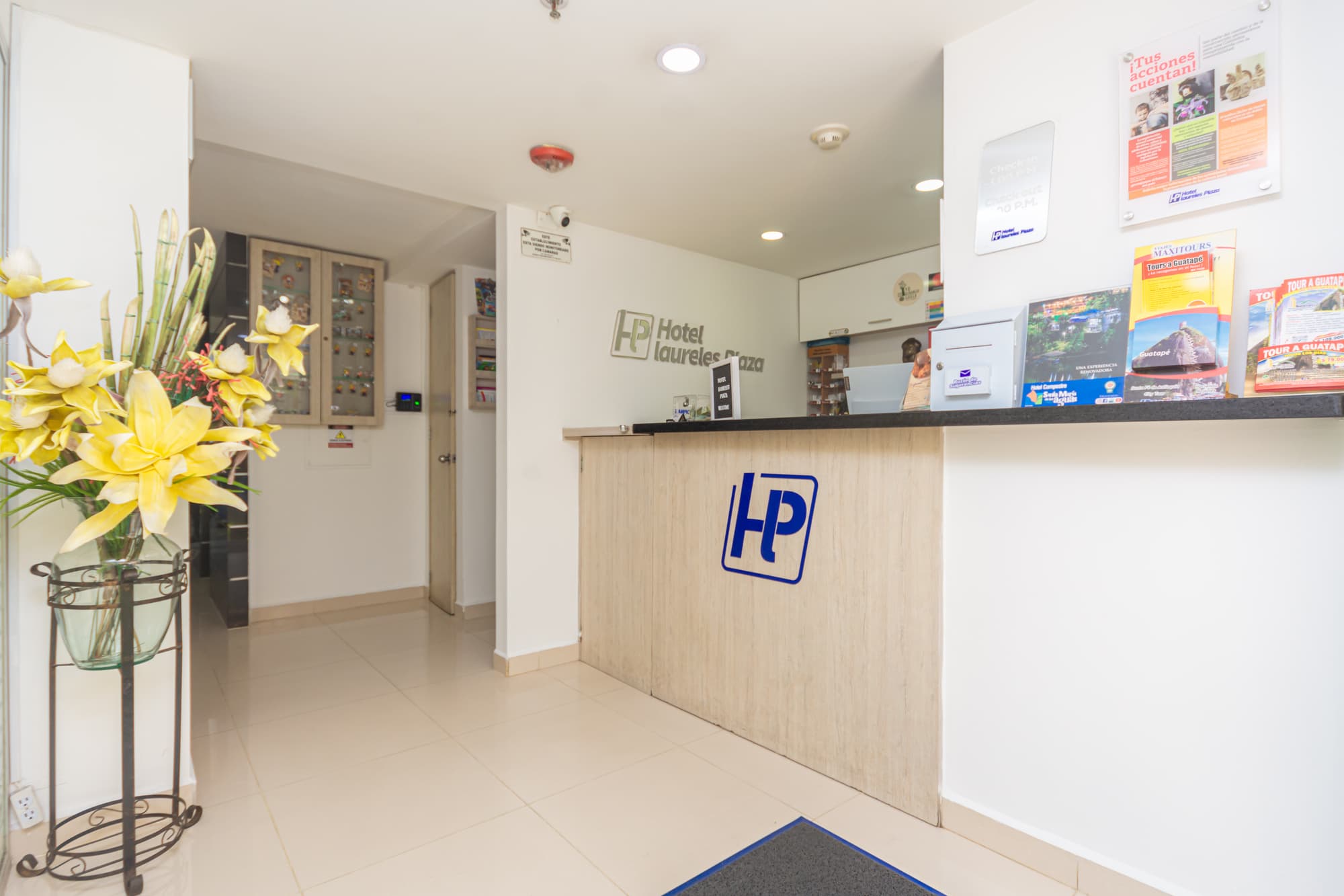 Laureles Plaza, Lobby