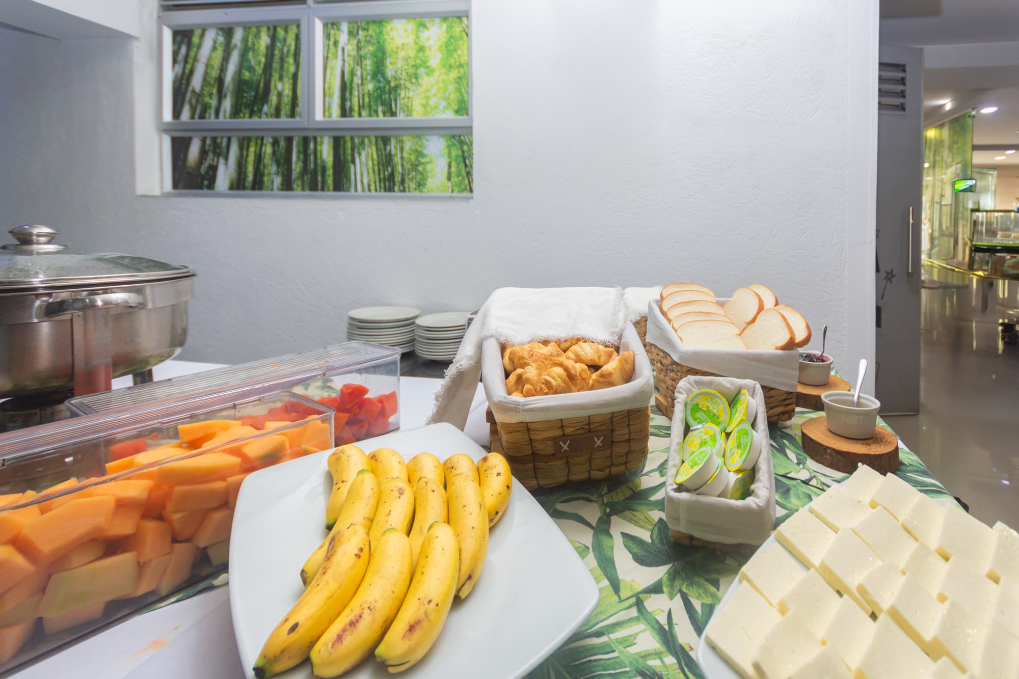 Laureles Plaza, Restaurant