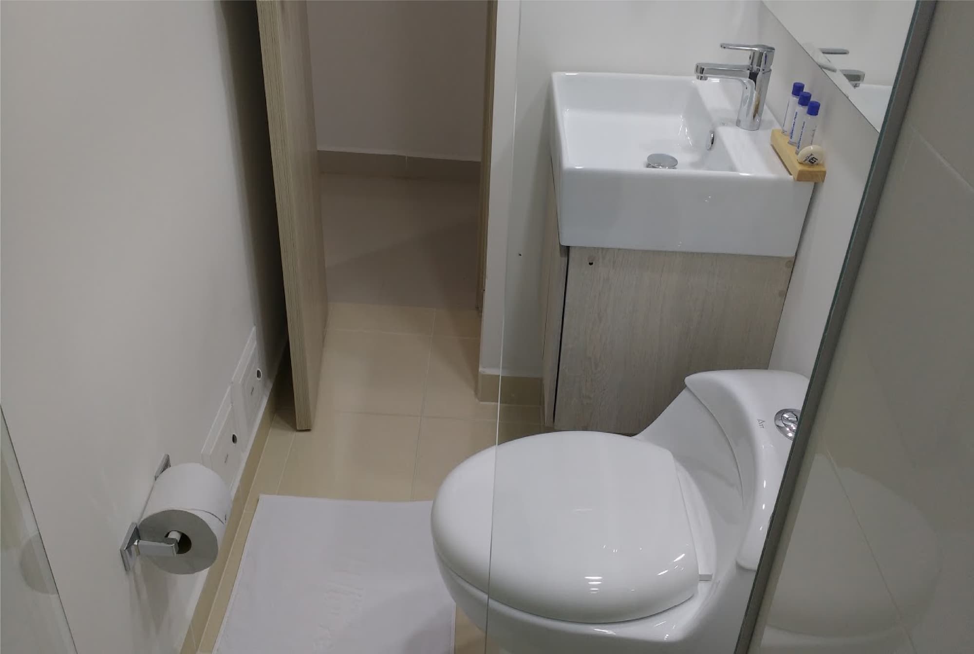 Laureles Plaza, Room