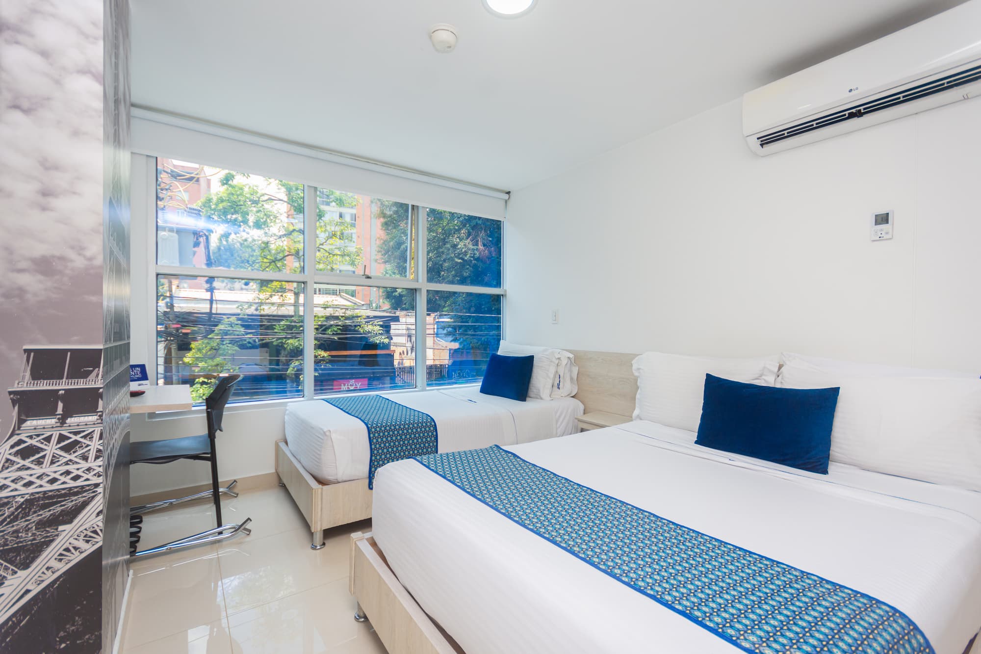 Laureles Plaza, Room