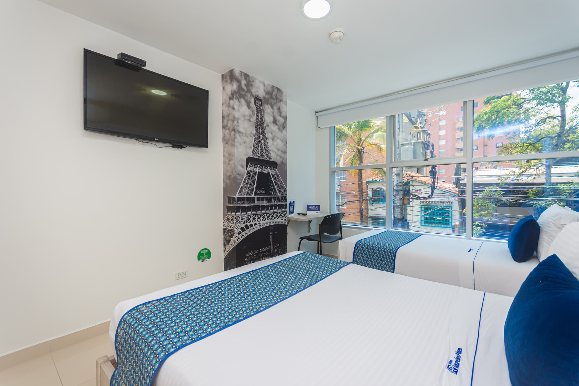 Laureles Plaza, Room