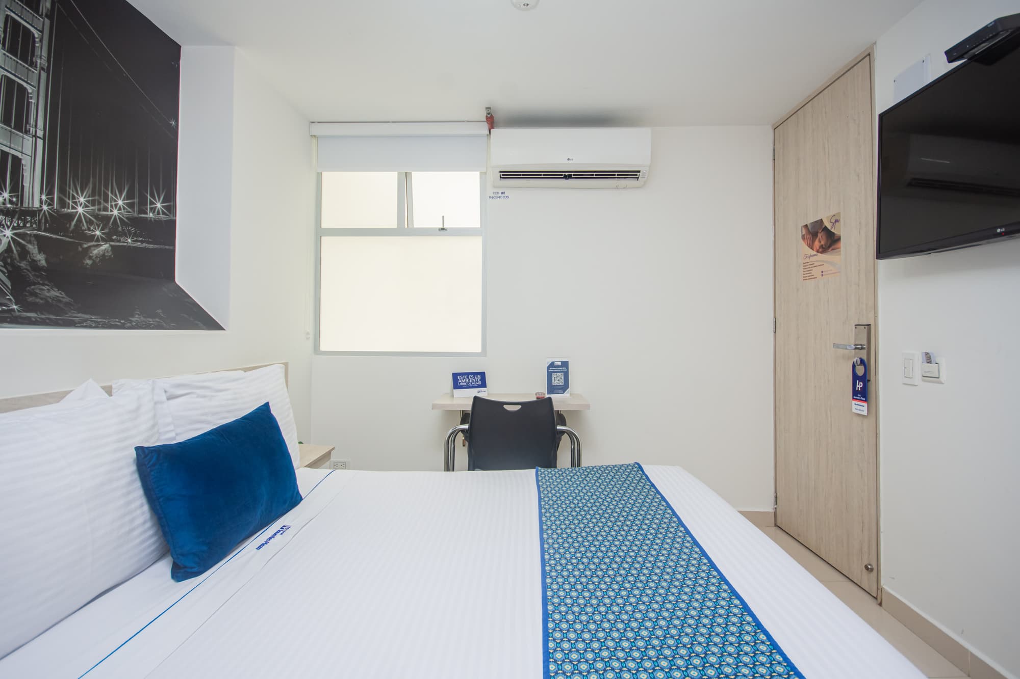 Laureles Plaza, Room