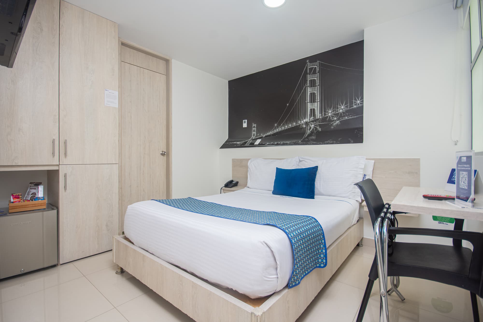 Laureles Plaza, Room