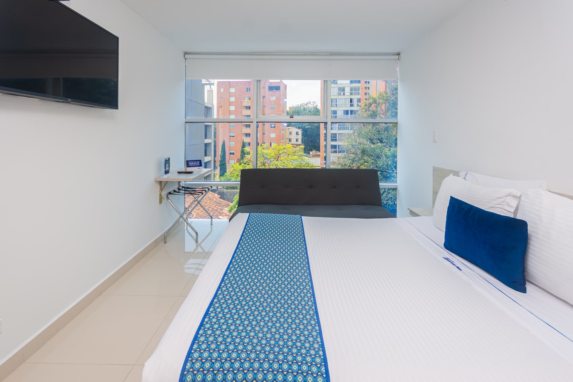 Laureles Plaza, Room