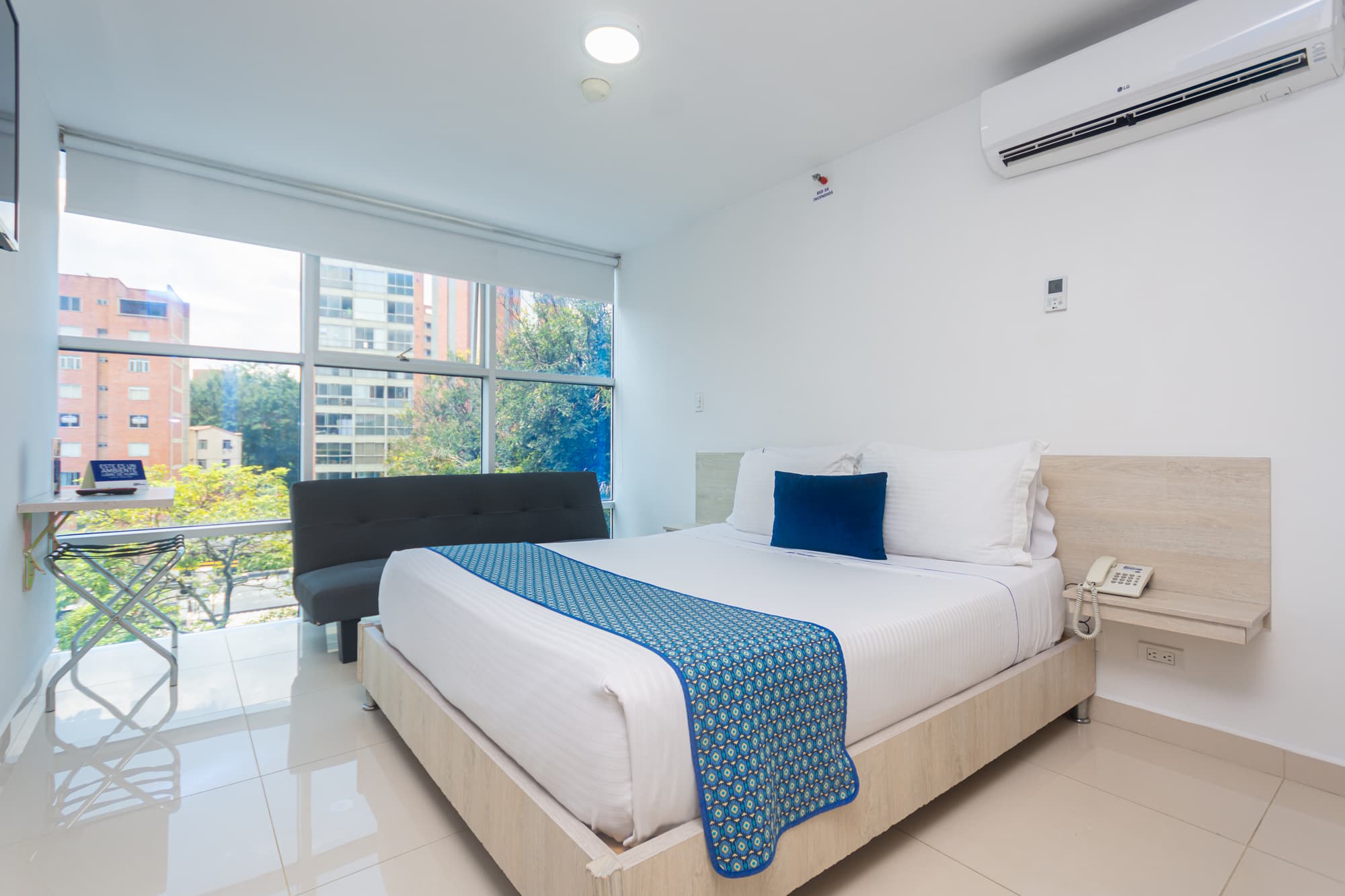 Laureles Plaza, Room