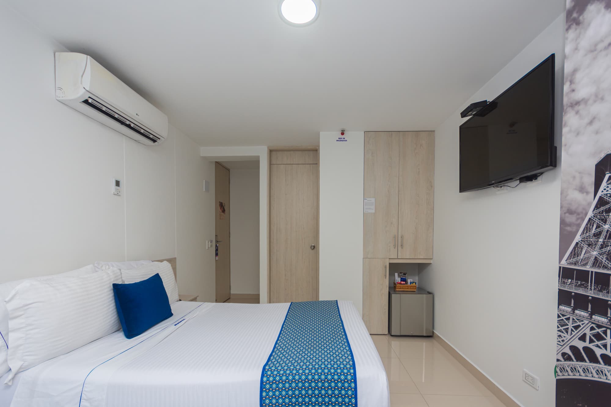 Laureles Plaza, Room