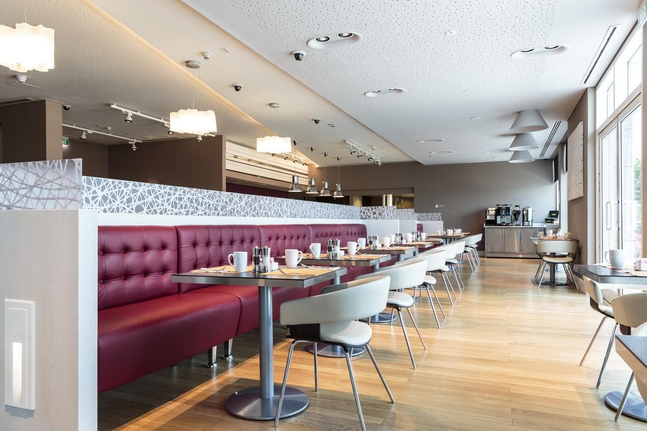 Premier Inn Doha Education City, Bar