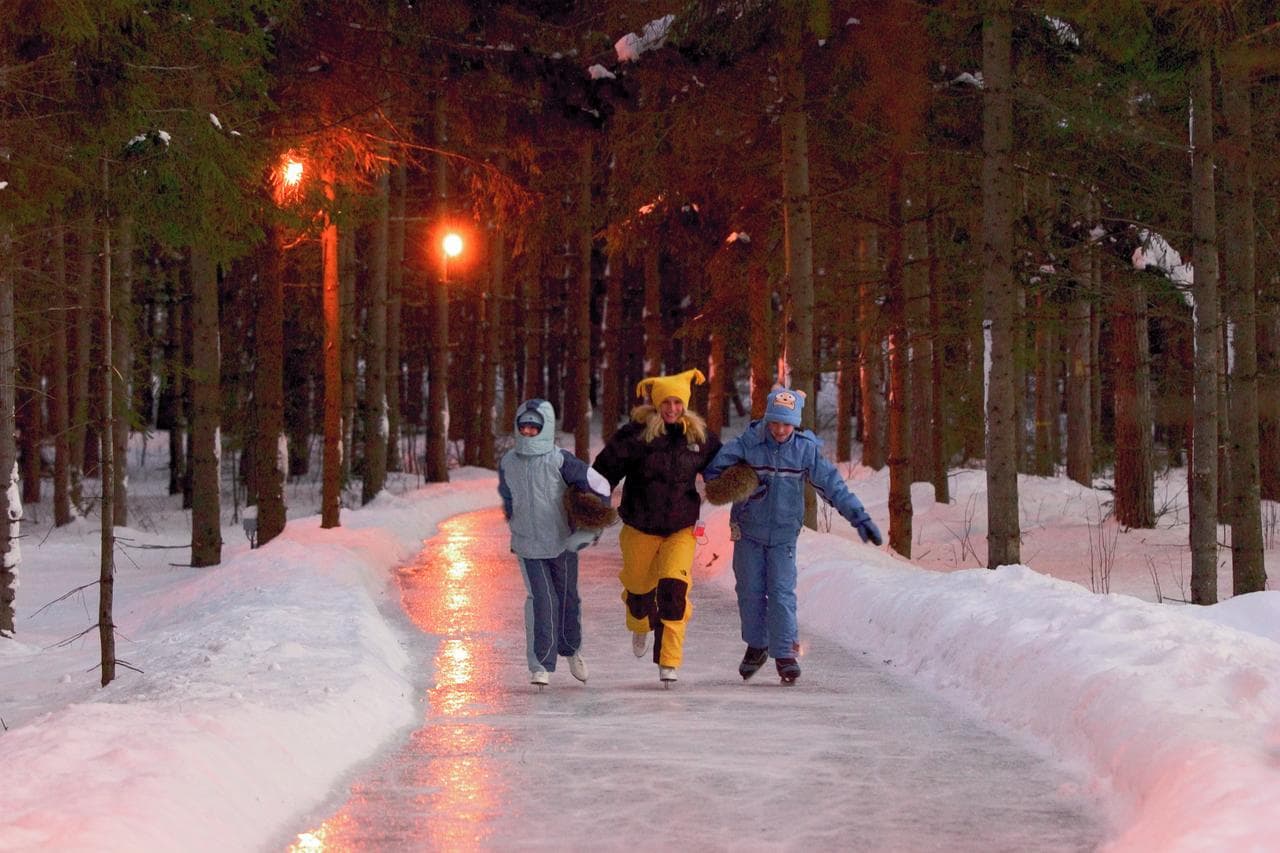 Auberge Du Lac A L'Eau Claire, Sports and Entertainment