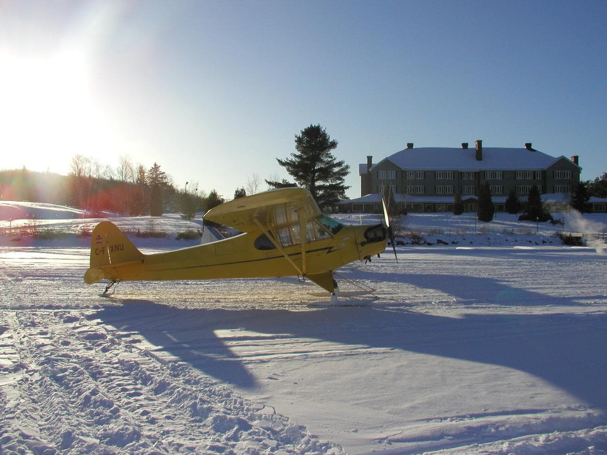 Auberge Du Lac A L'Eau Claire, Sports and Entertainment