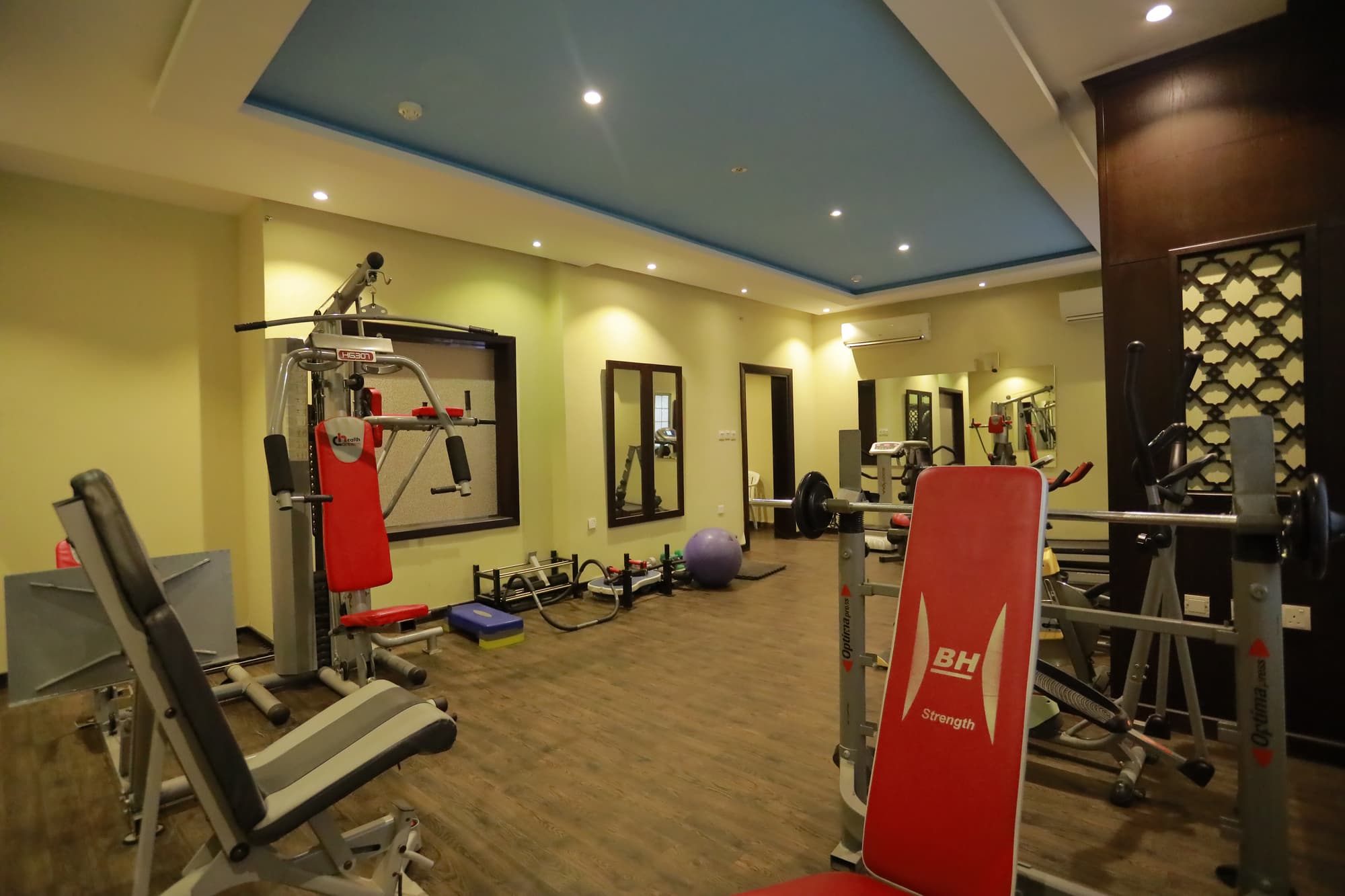 Dyar Al Hamra Hotel, Sports and Entertainment