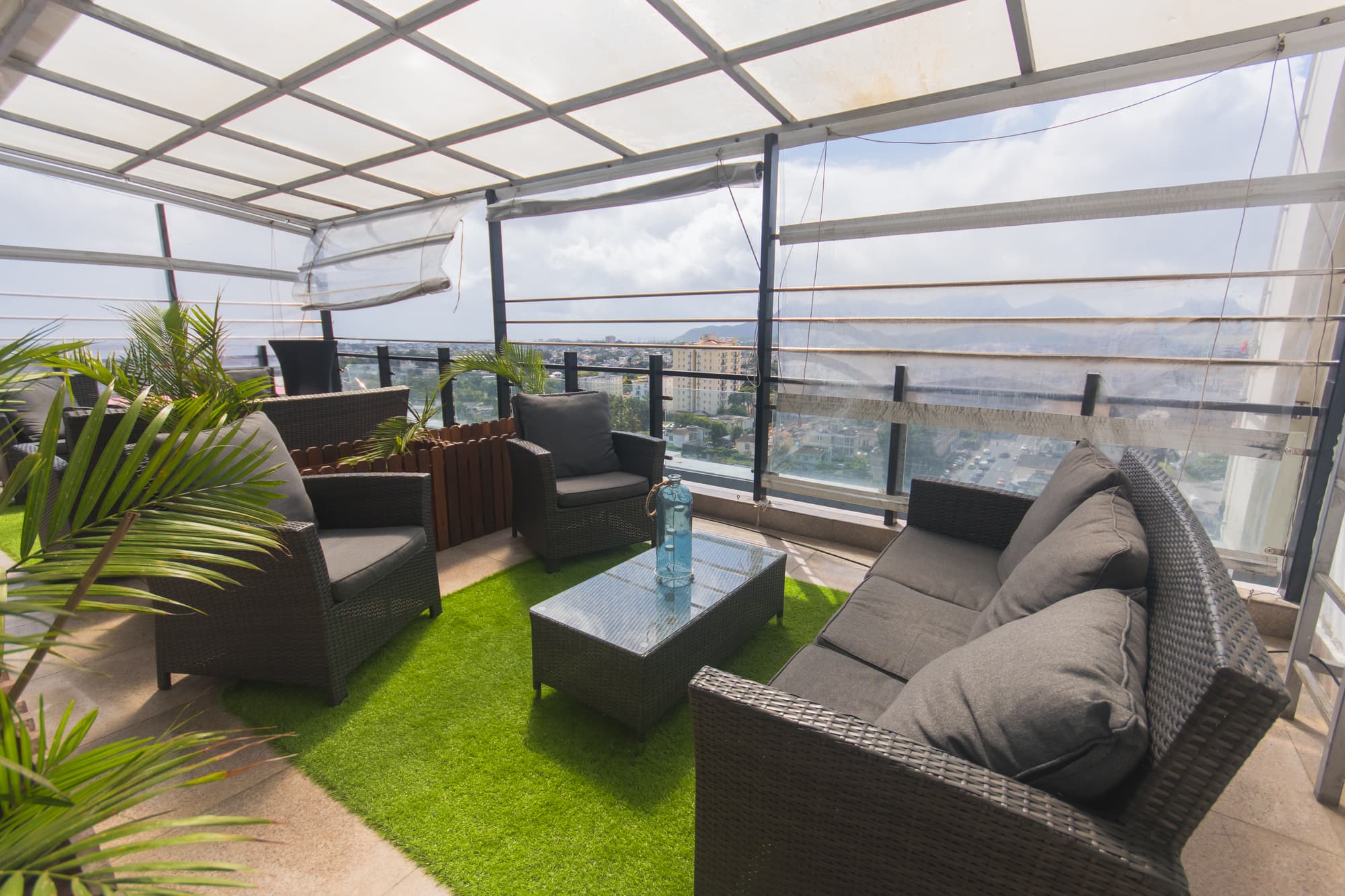 Palms Hotel, Terrace