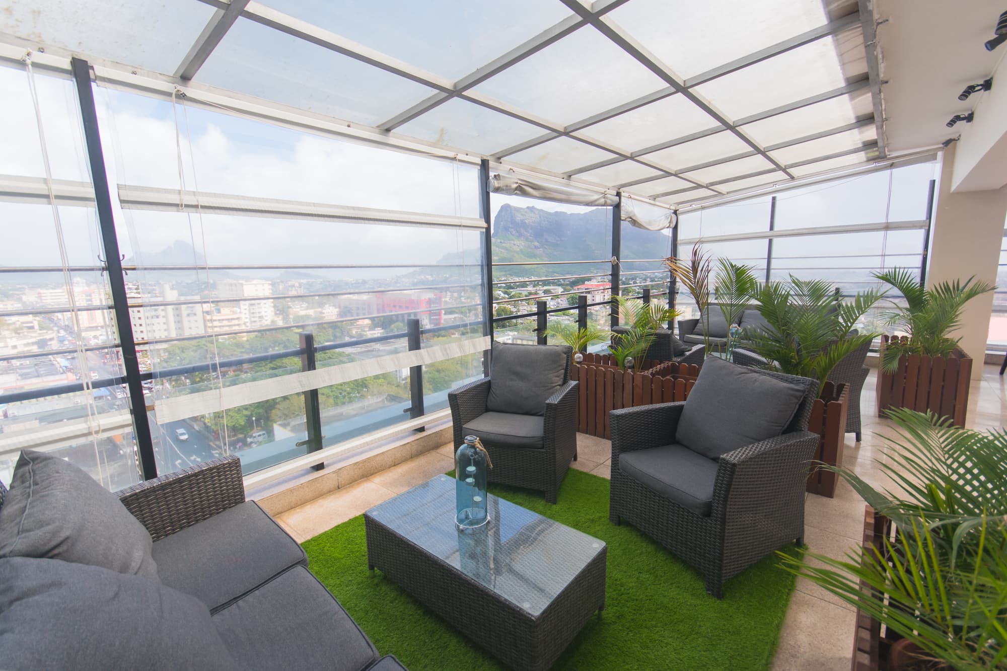 Palms Hotel, Terrace