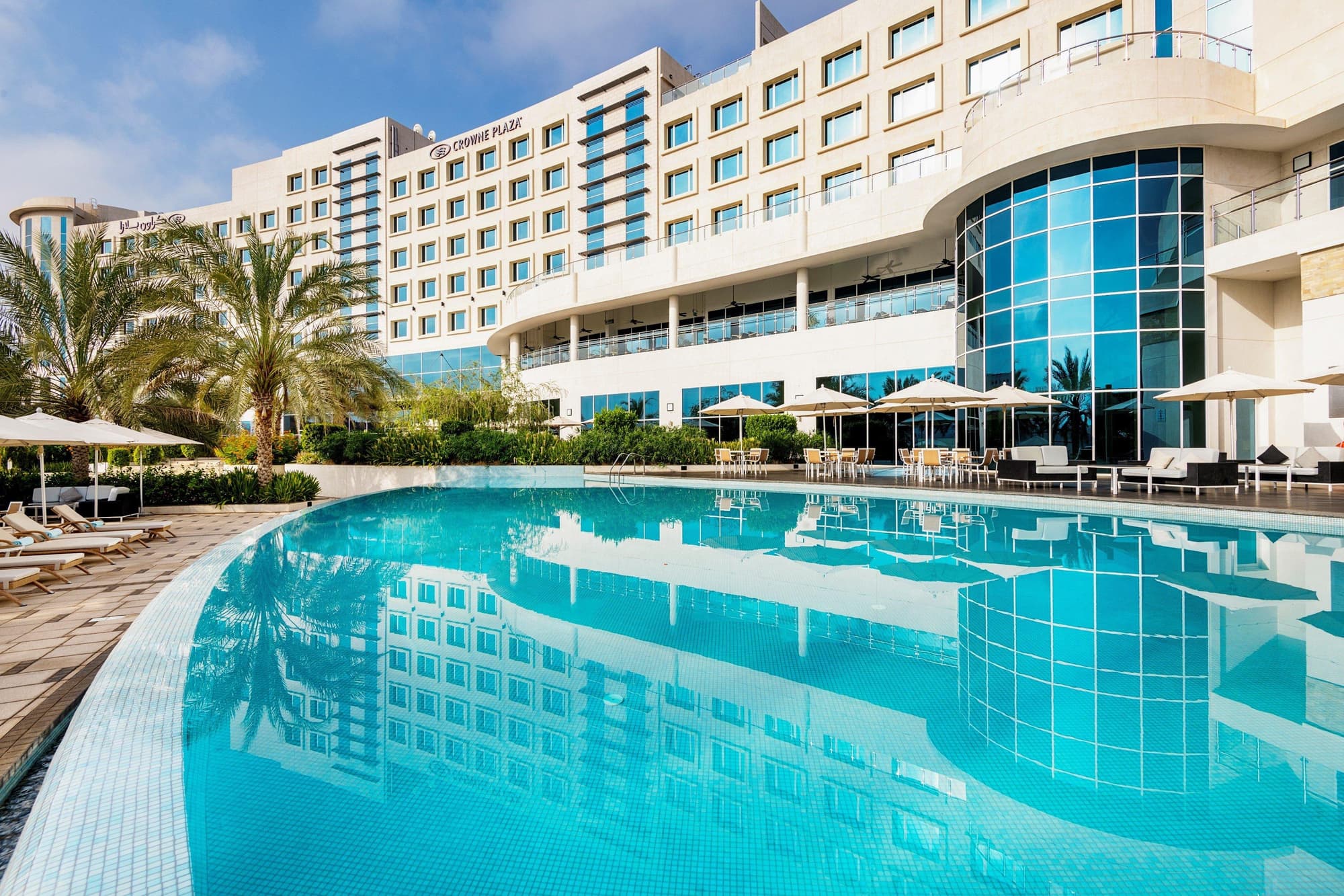 Crowne Plaza Muscat OCEC, Pool