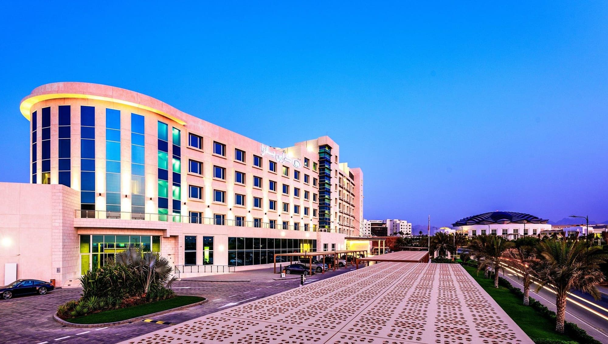 Crowne Plaza Muscat OCEC, General view
