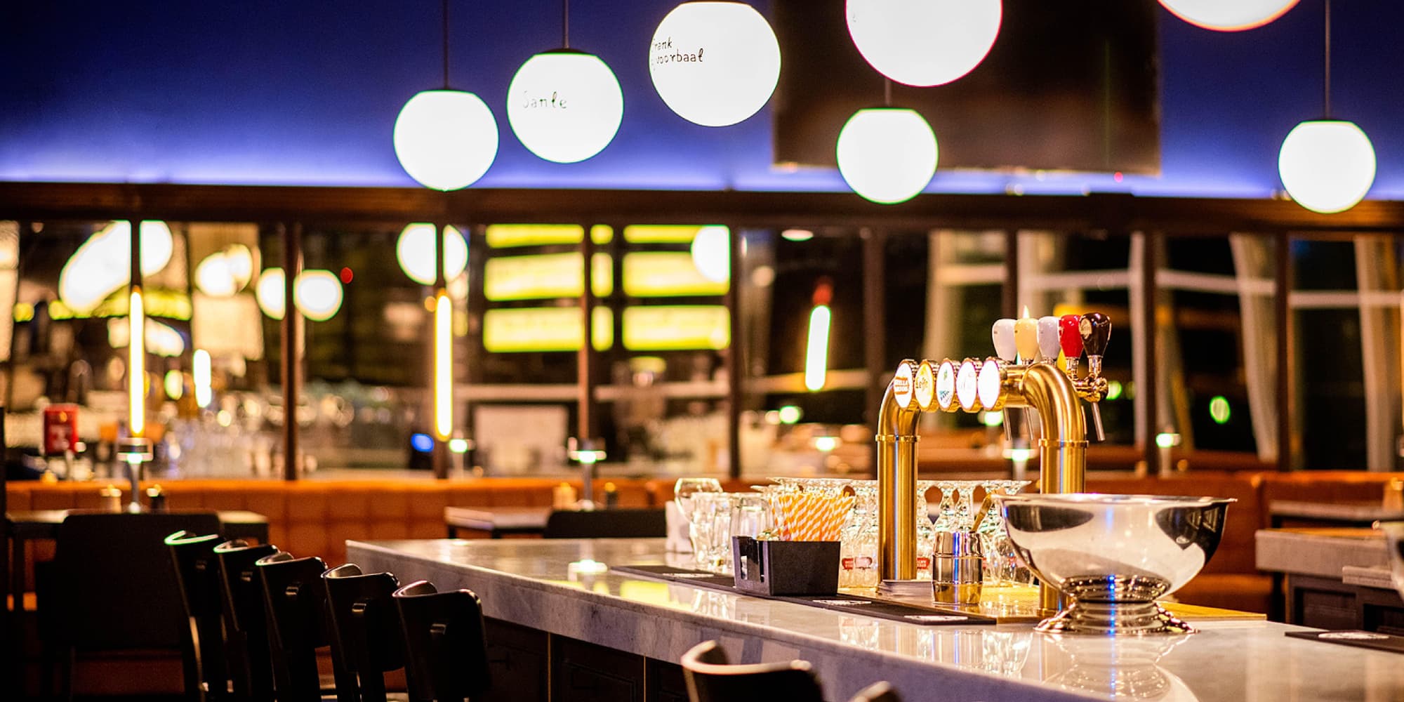 Crowne Plaza Muscat OCEC, Restaurant