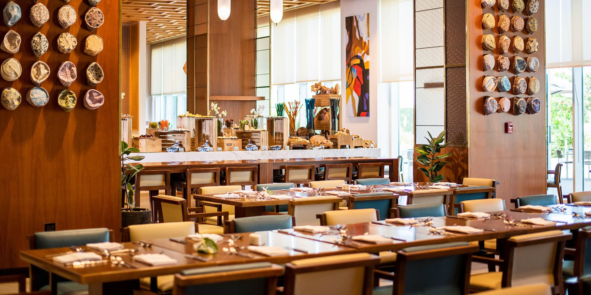 Crowne Plaza Muscat OCEC, Restaurant