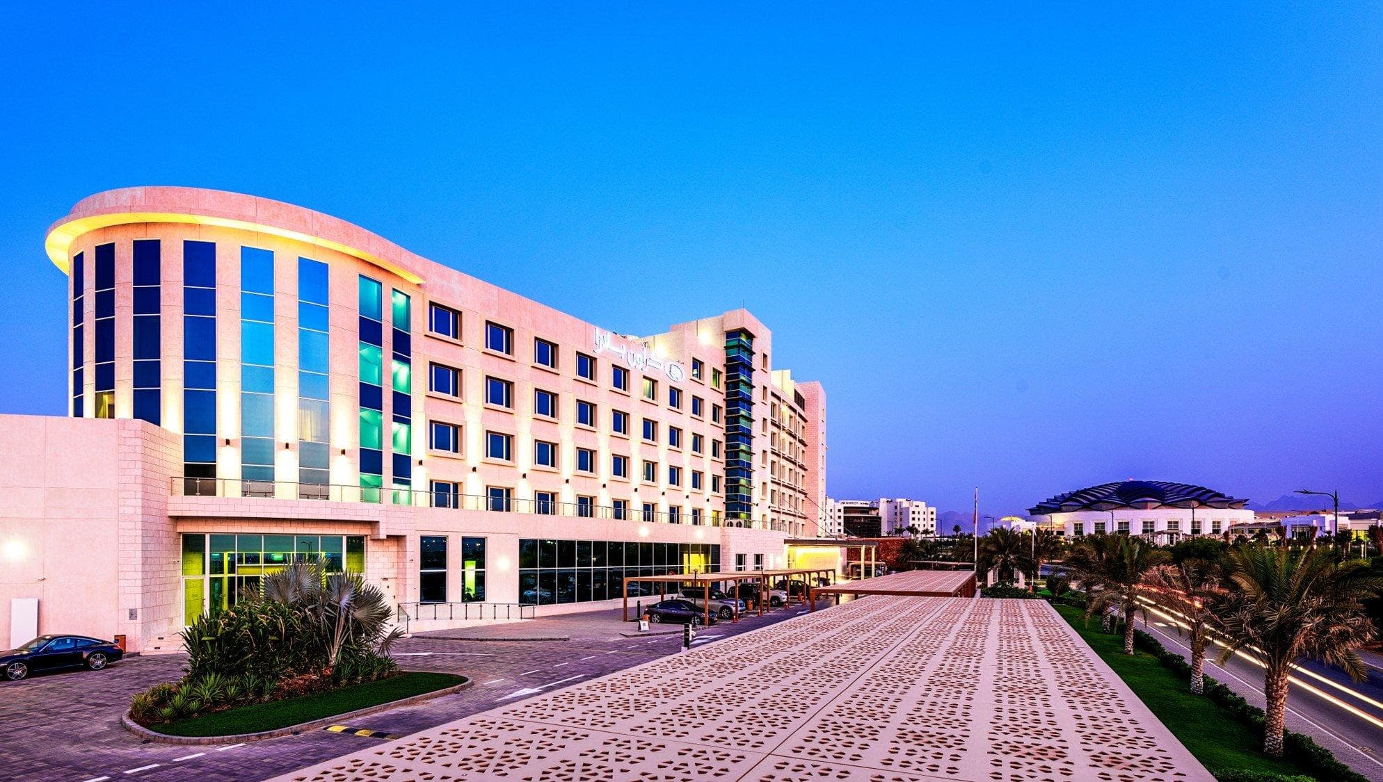 Crowne Plaza Muscat OCEC, General view