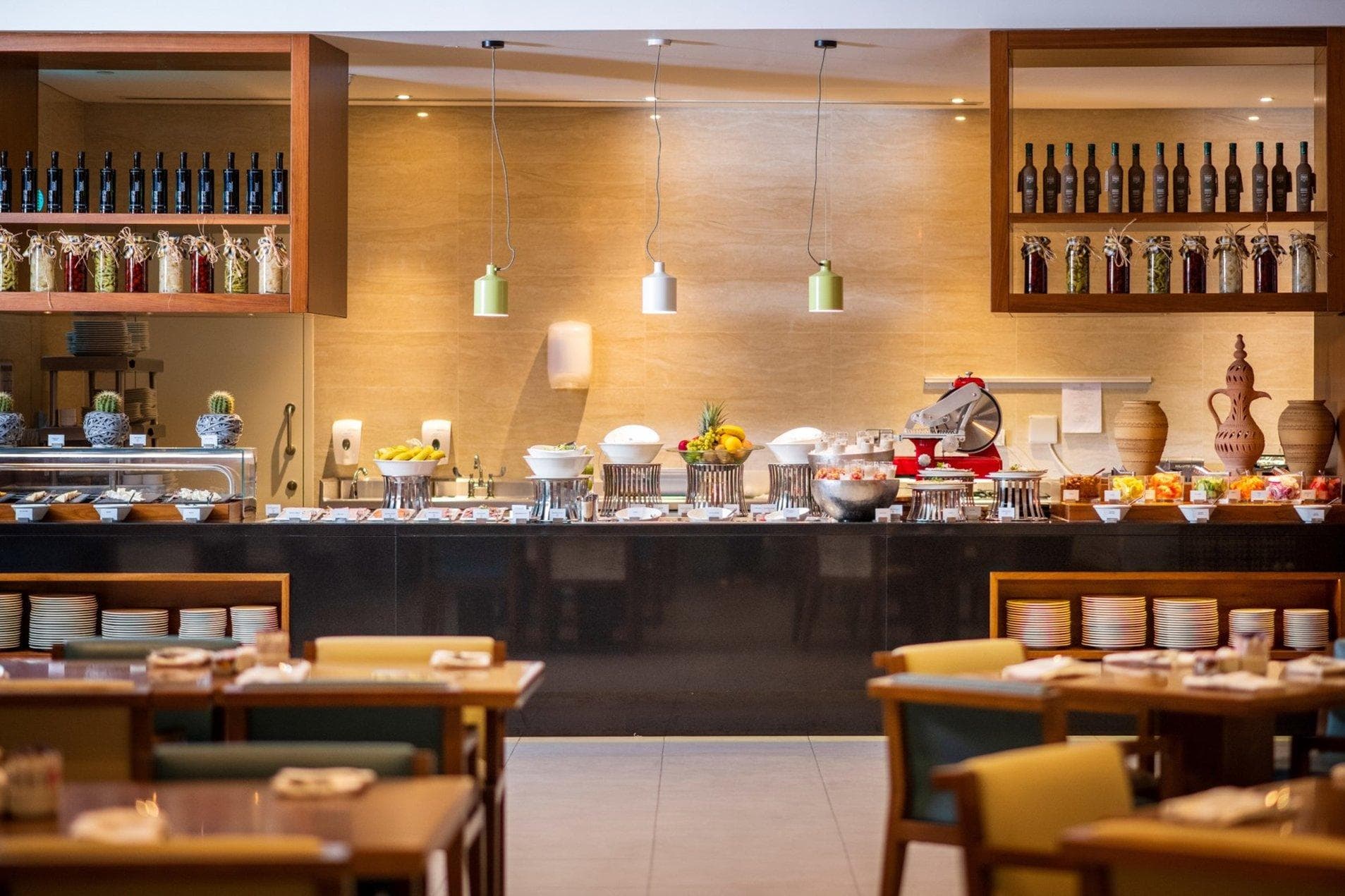 Crowne Plaza Muscat OCEC, Restaurant