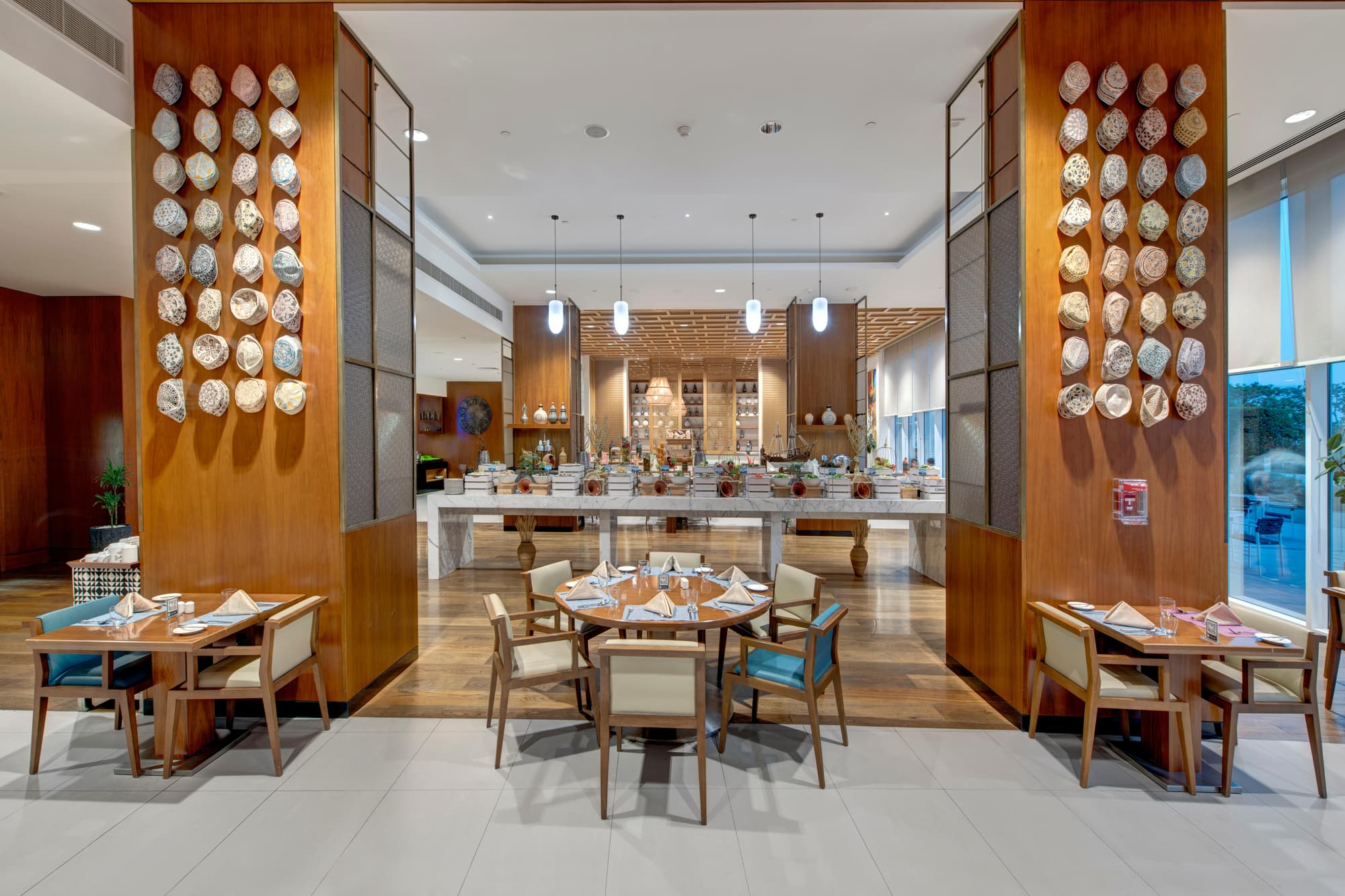 Crowne Plaza Muscat OCEC, Restaurant