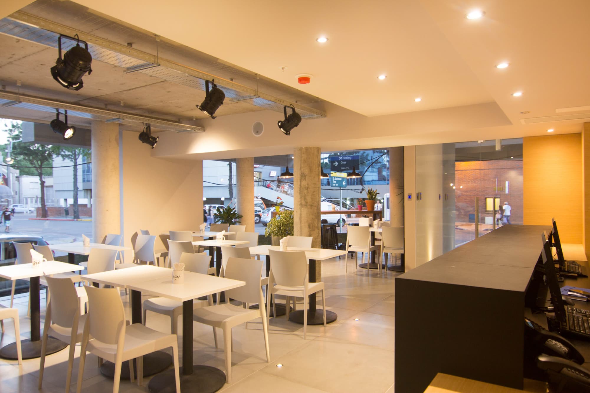 Ciudadano Suites, Bar