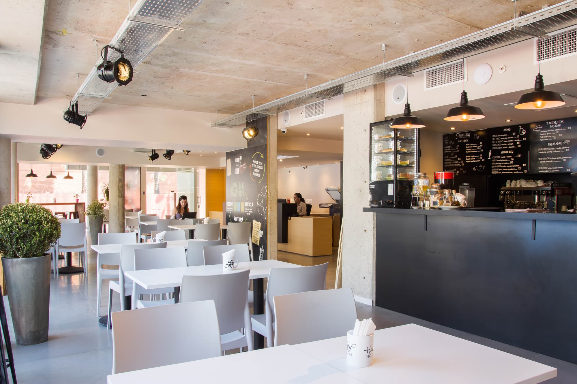 Ciudadano Suites, Bar