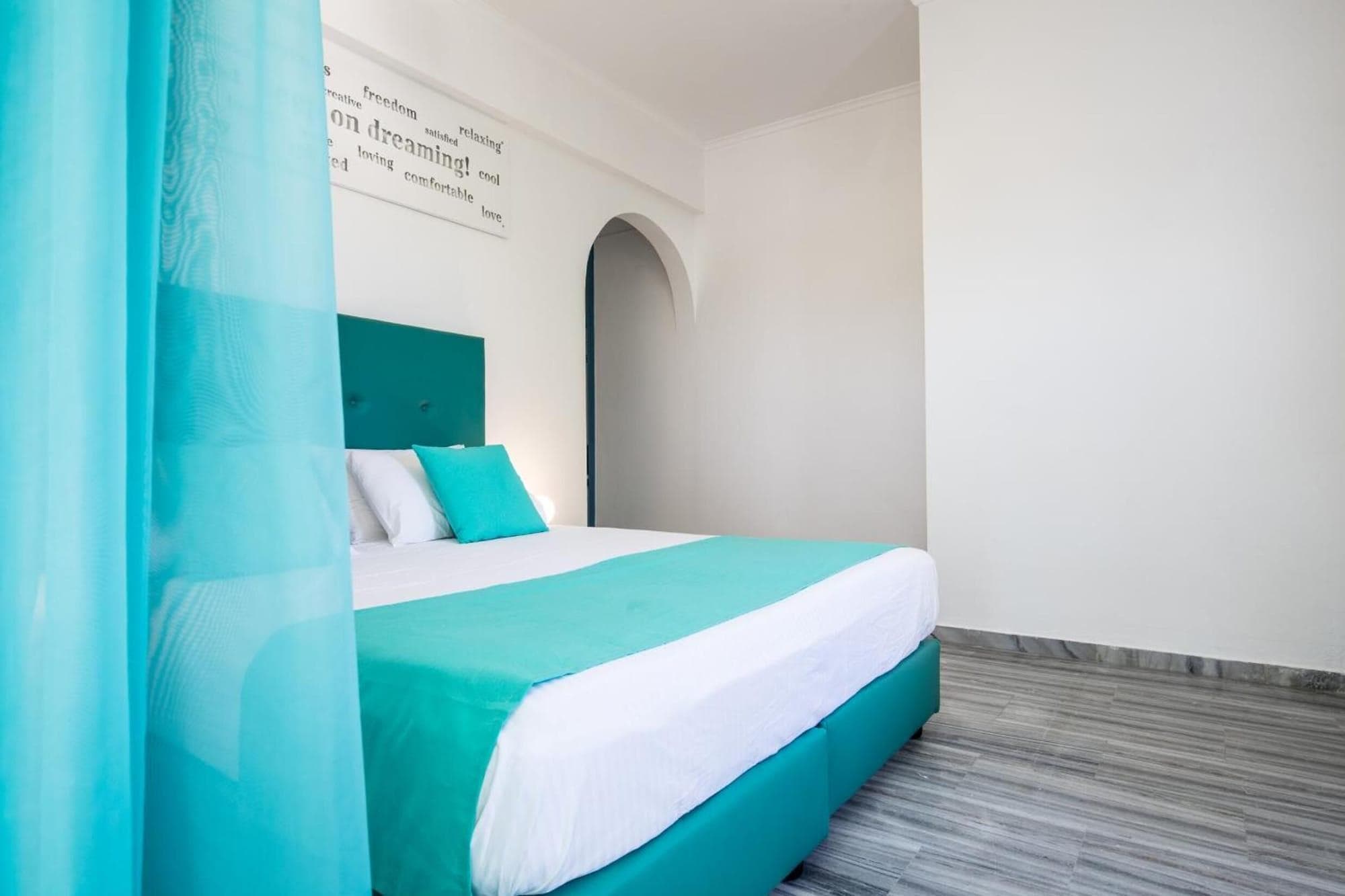 Acqua Vatos Paros, Room