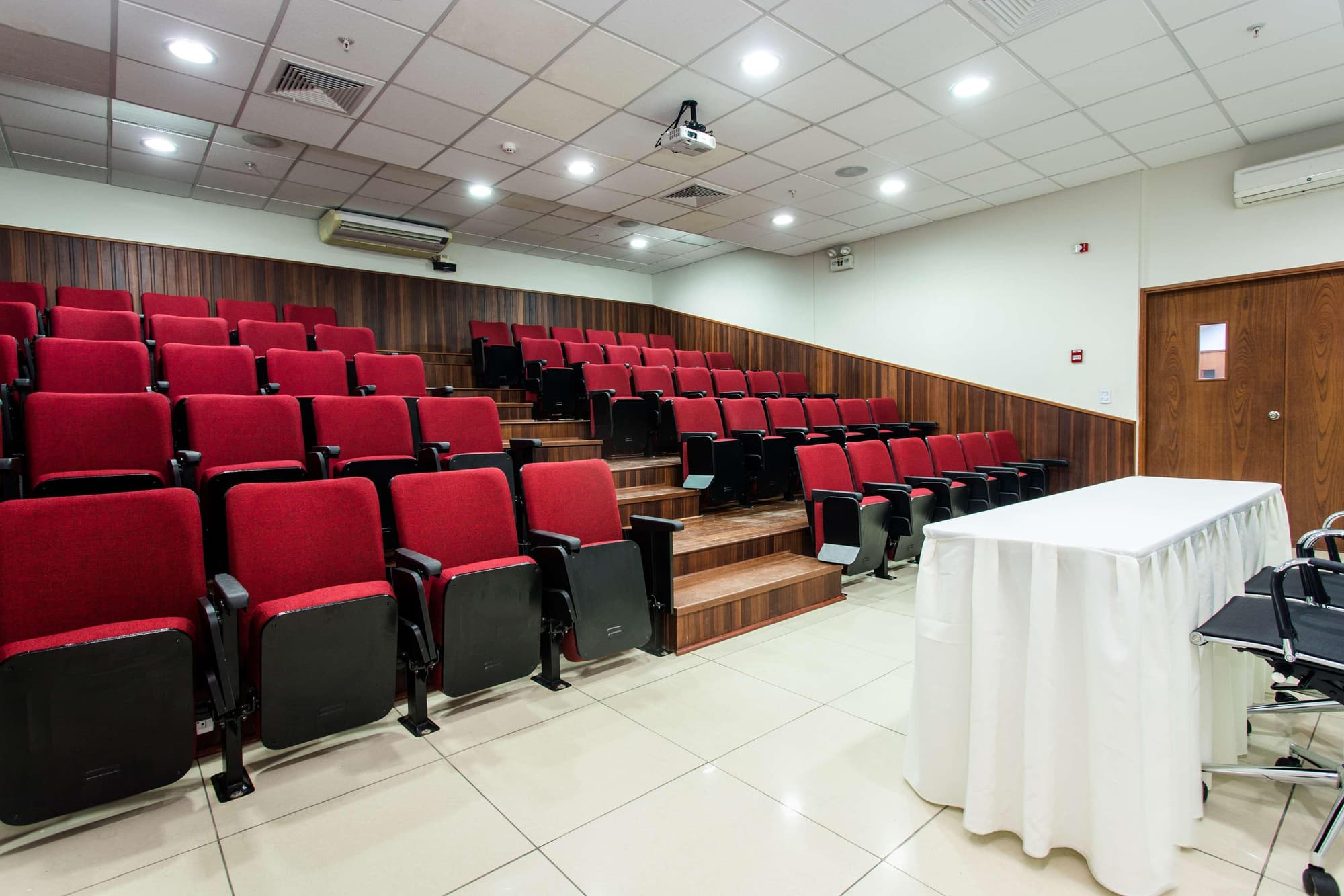 Wyndham Costa Del Sol Pucallpa, Conferences