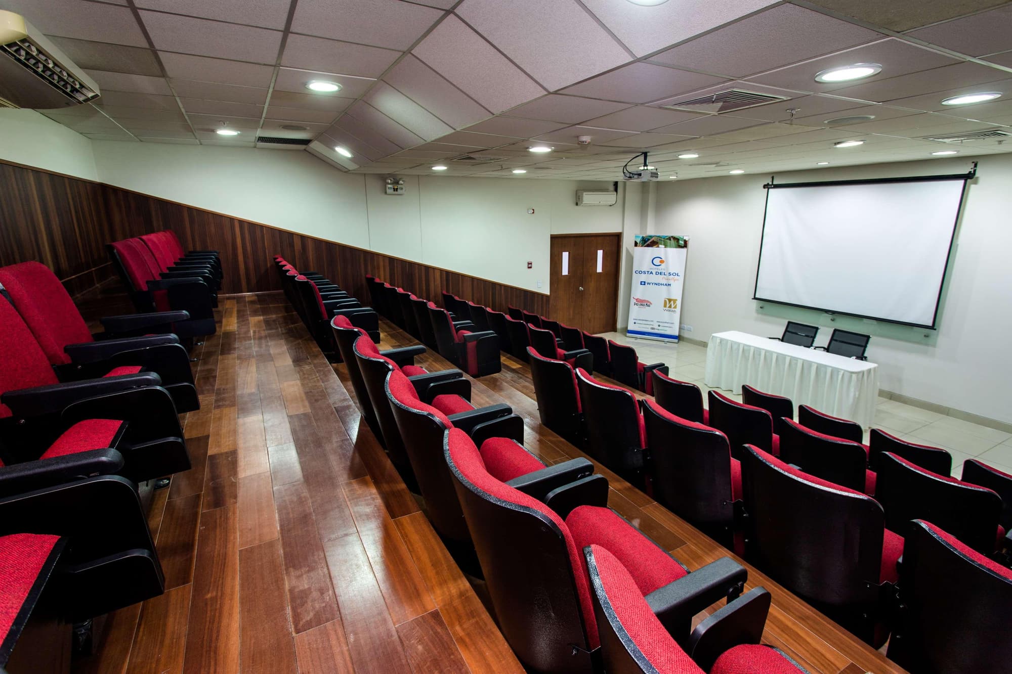 Wyndham Costa Del Sol Pucallpa, Conferences