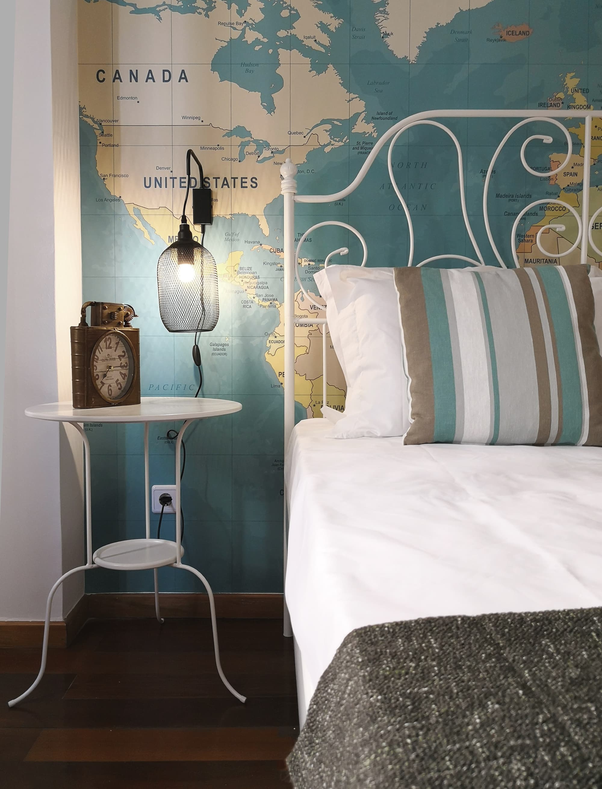 Travellers Pearl by Storytellers, Room