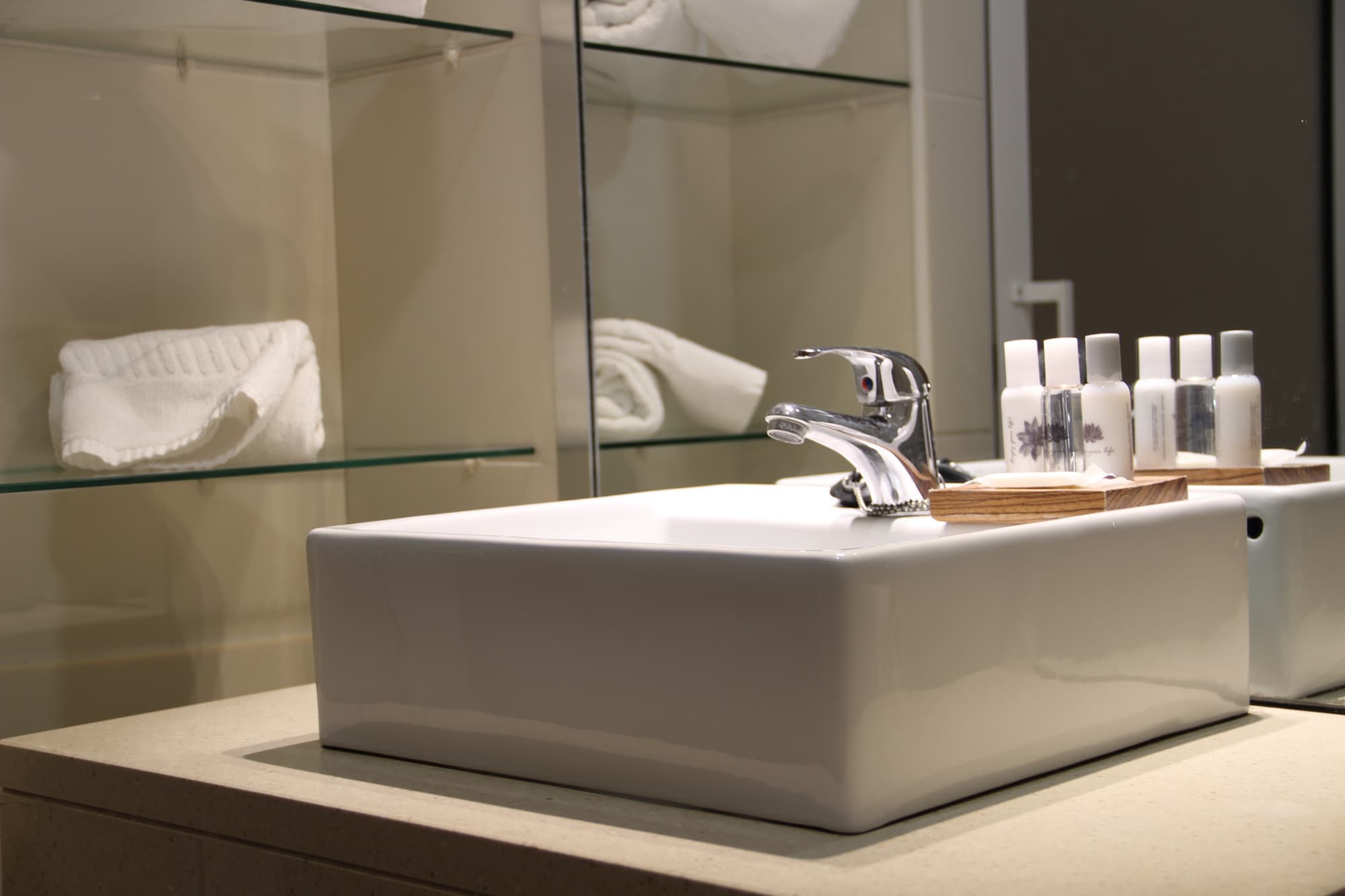 Travellers Pearl by Storytellers, Room