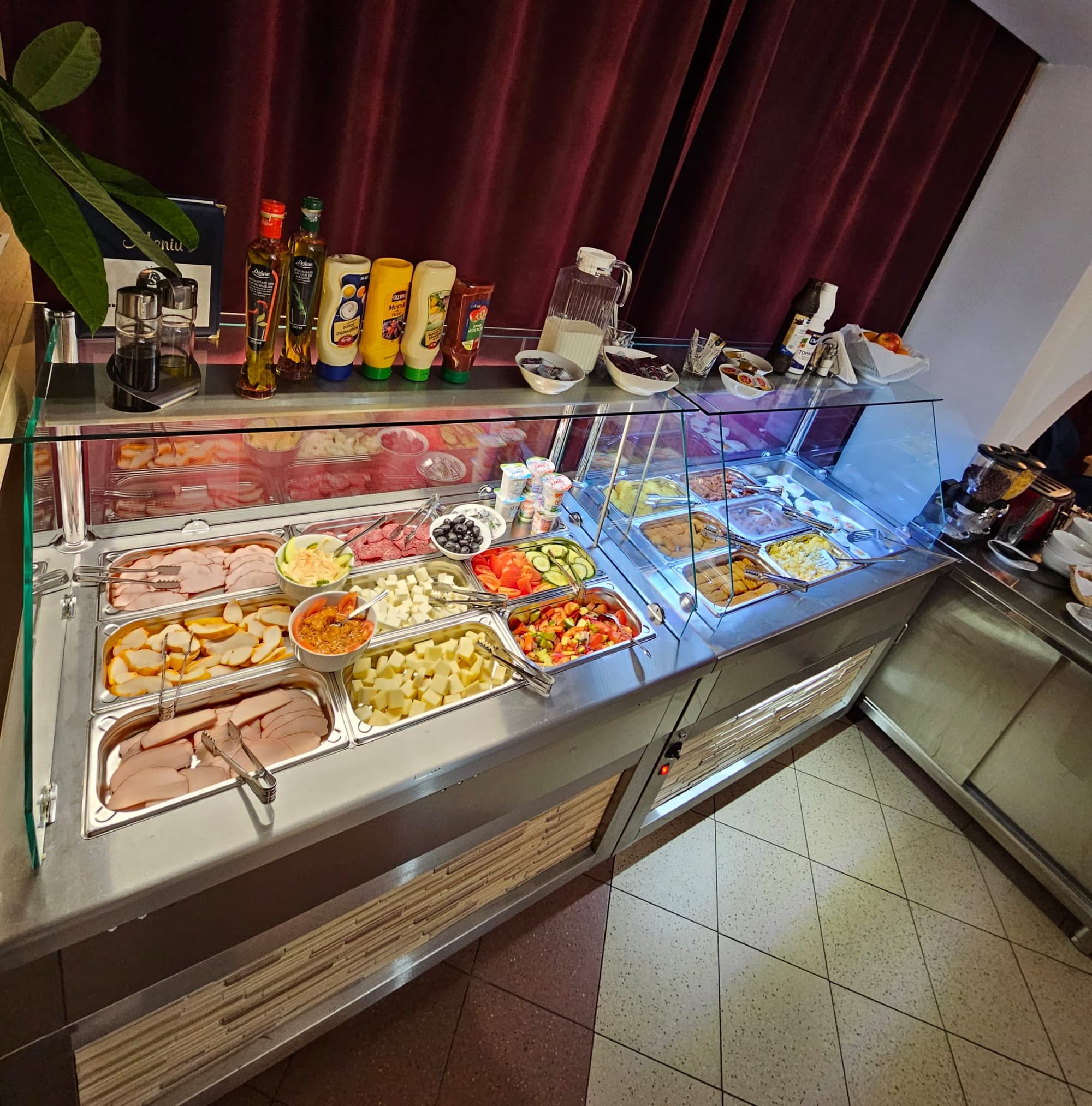 Long Street Hotel, Restaurant